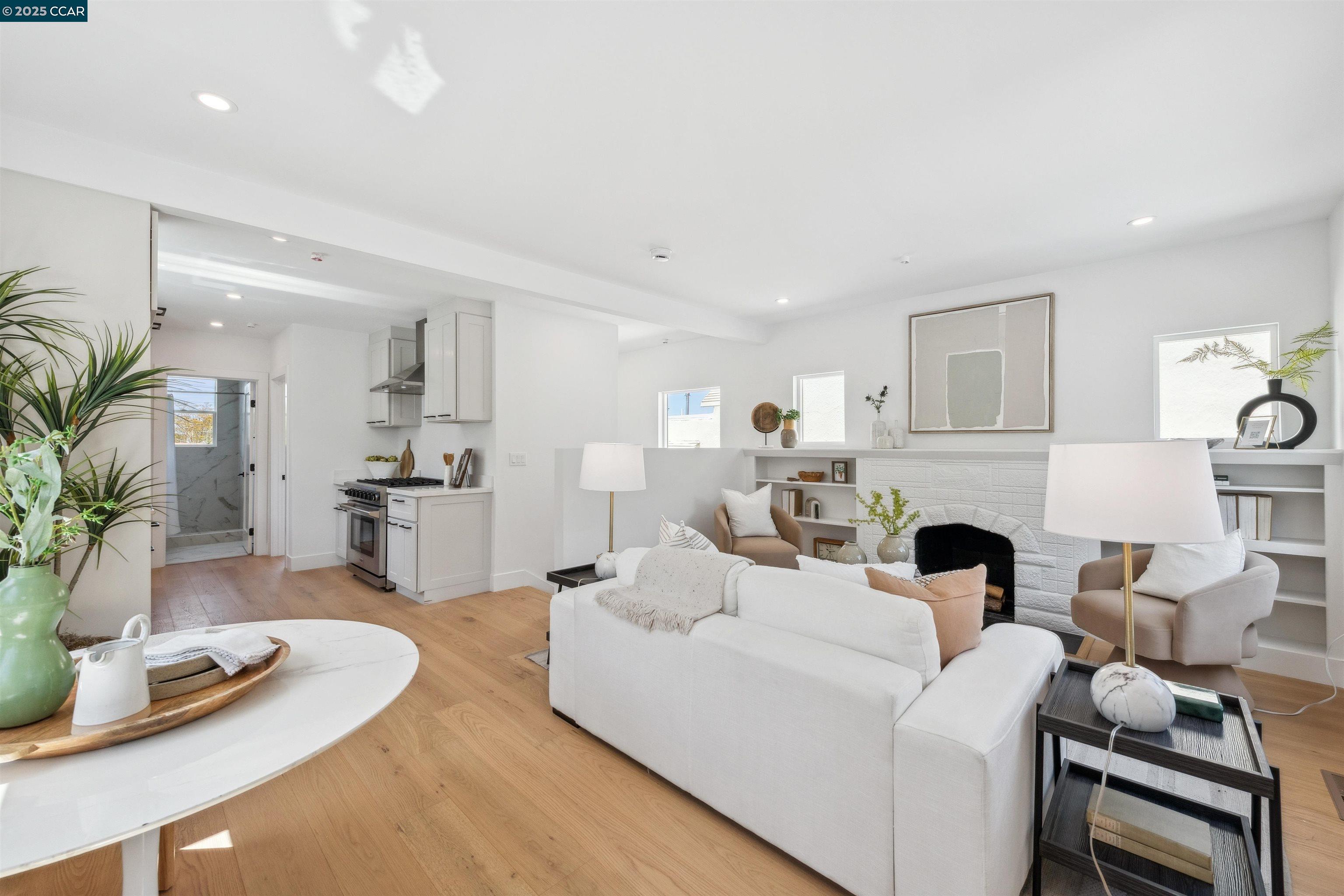 Detail Gallery Image 11 of 44 For 1054 Masonic Ave., Albany,  CA 94706 - 2 Beds | 2 Baths