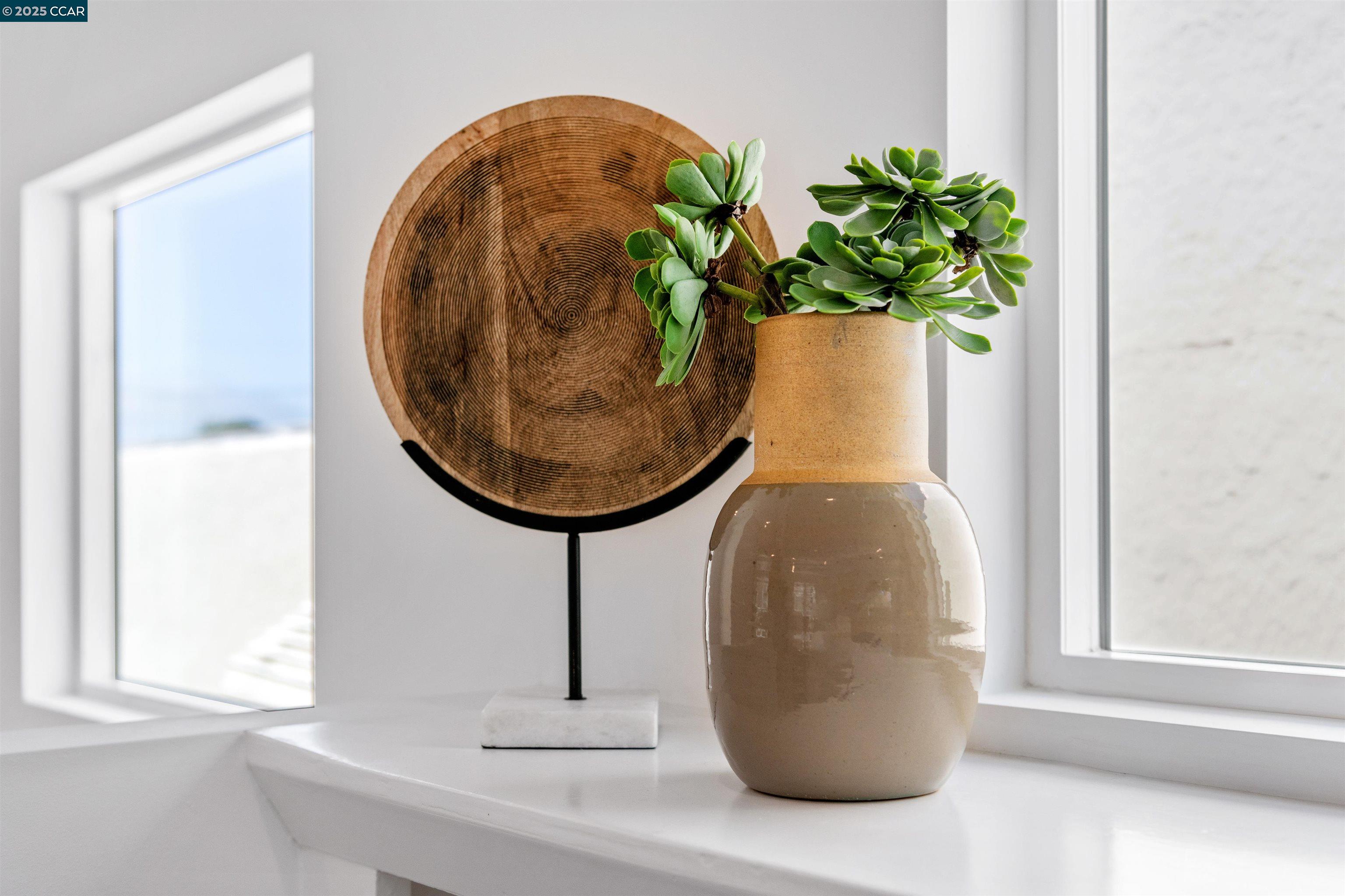 Detail Gallery Image 15 of 44 For 1054 Masonic Ave., Albany,  CA 94706 - 2 Beds | 2 Baths