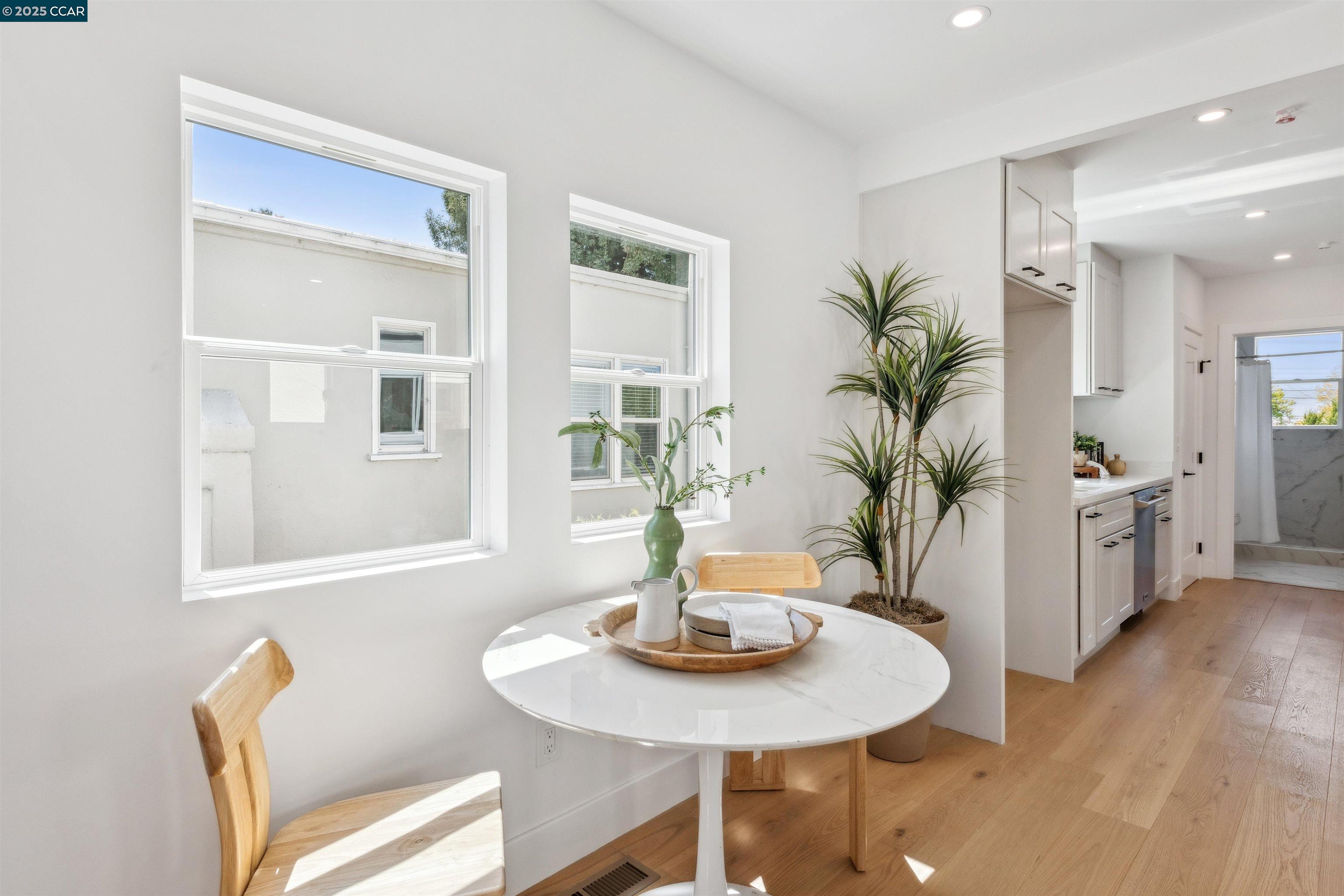Detail Gallery Image 16 of 44 For 1054 Masonic Ave., Albany,  CA 94706 - 2 Beds | 2 Baths