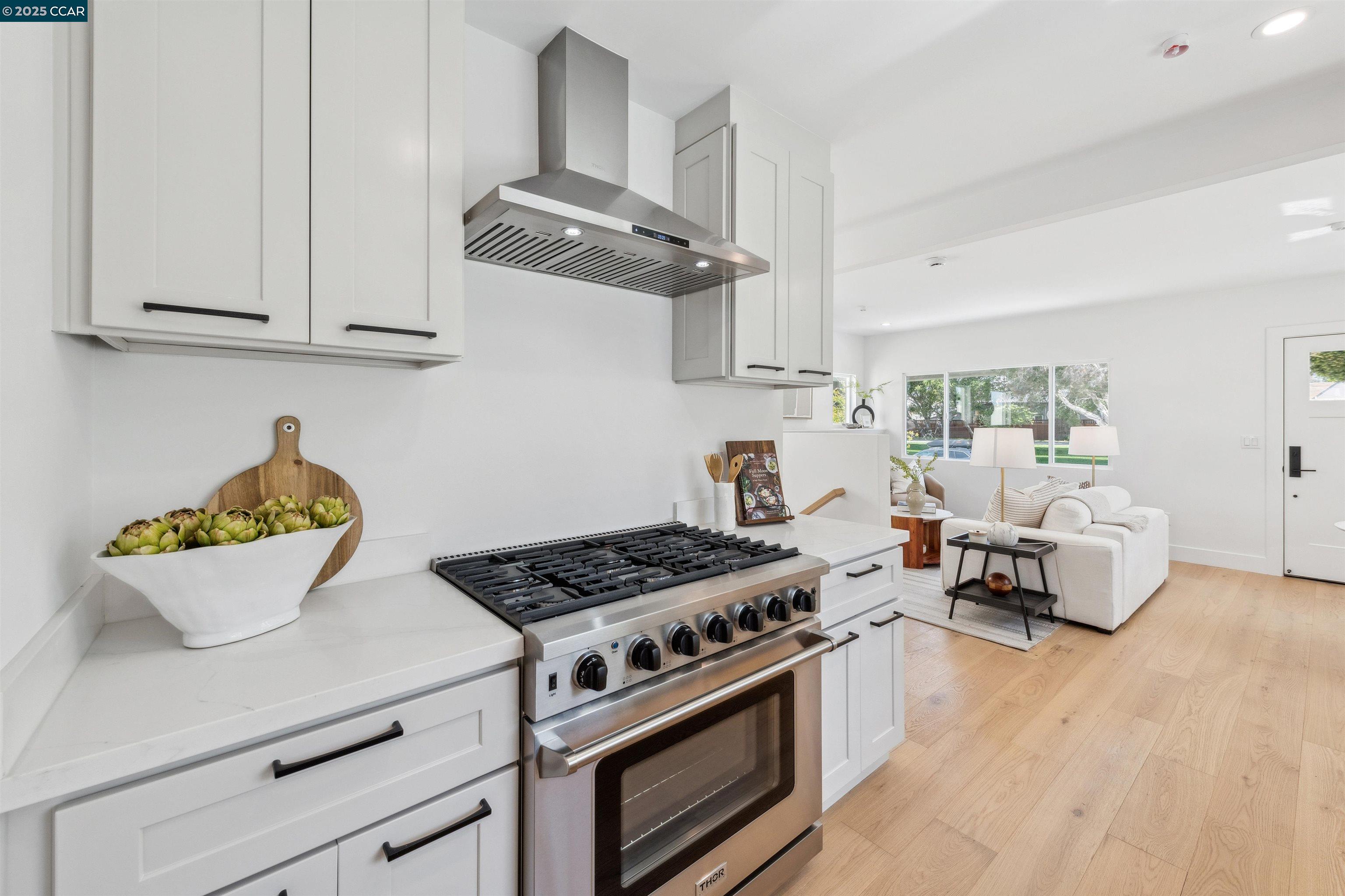 Detail Gallery Image 20 of 44 For 1054 Masonic Ave., Albany,  CA 94706 - 2 Beds | 2 Baths