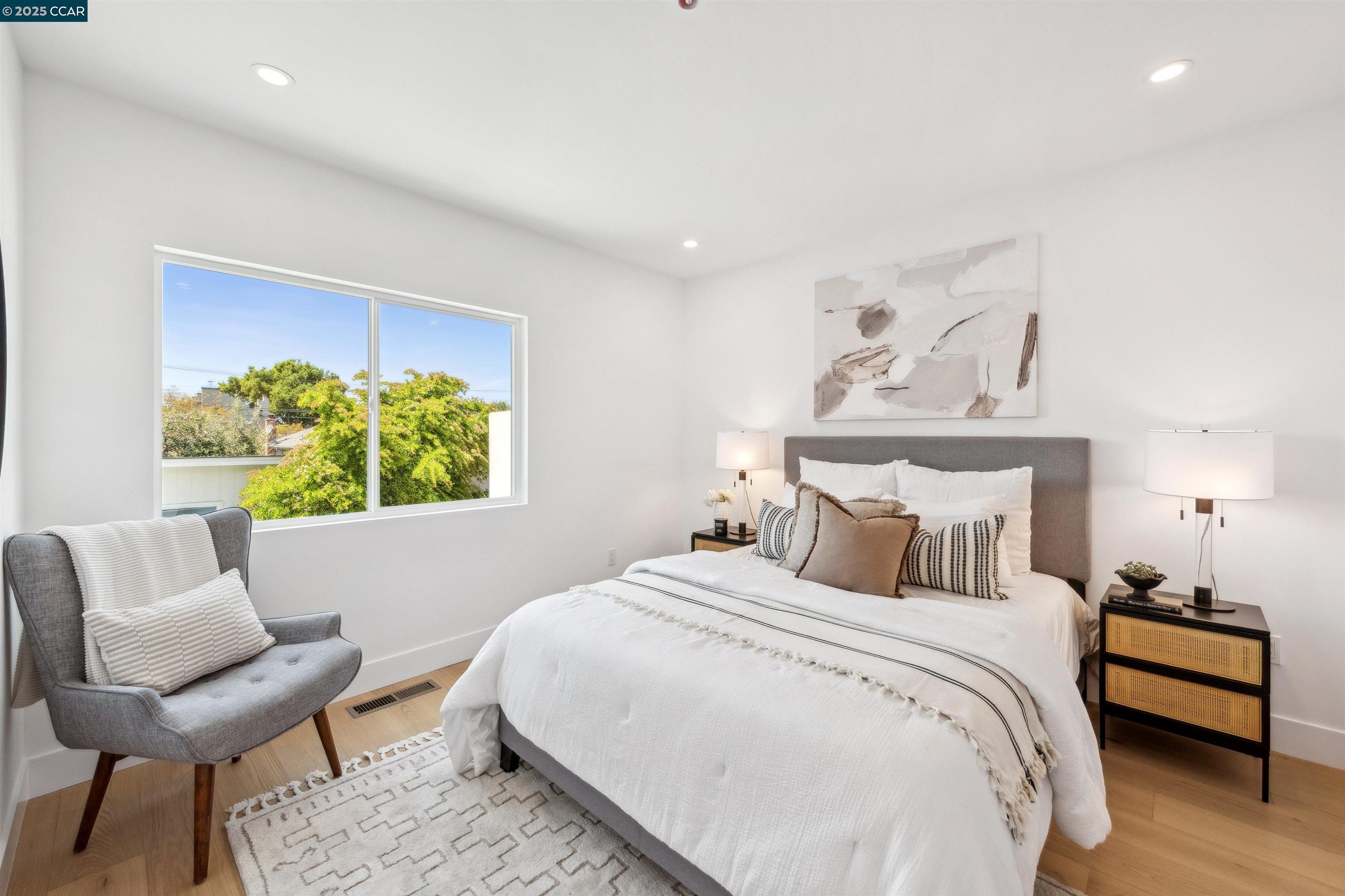 Detail Gallery Image 22 of 44 For 1054 Masonic Ave., Albany,  CA 94706 - 2 Beds | 2 Baths