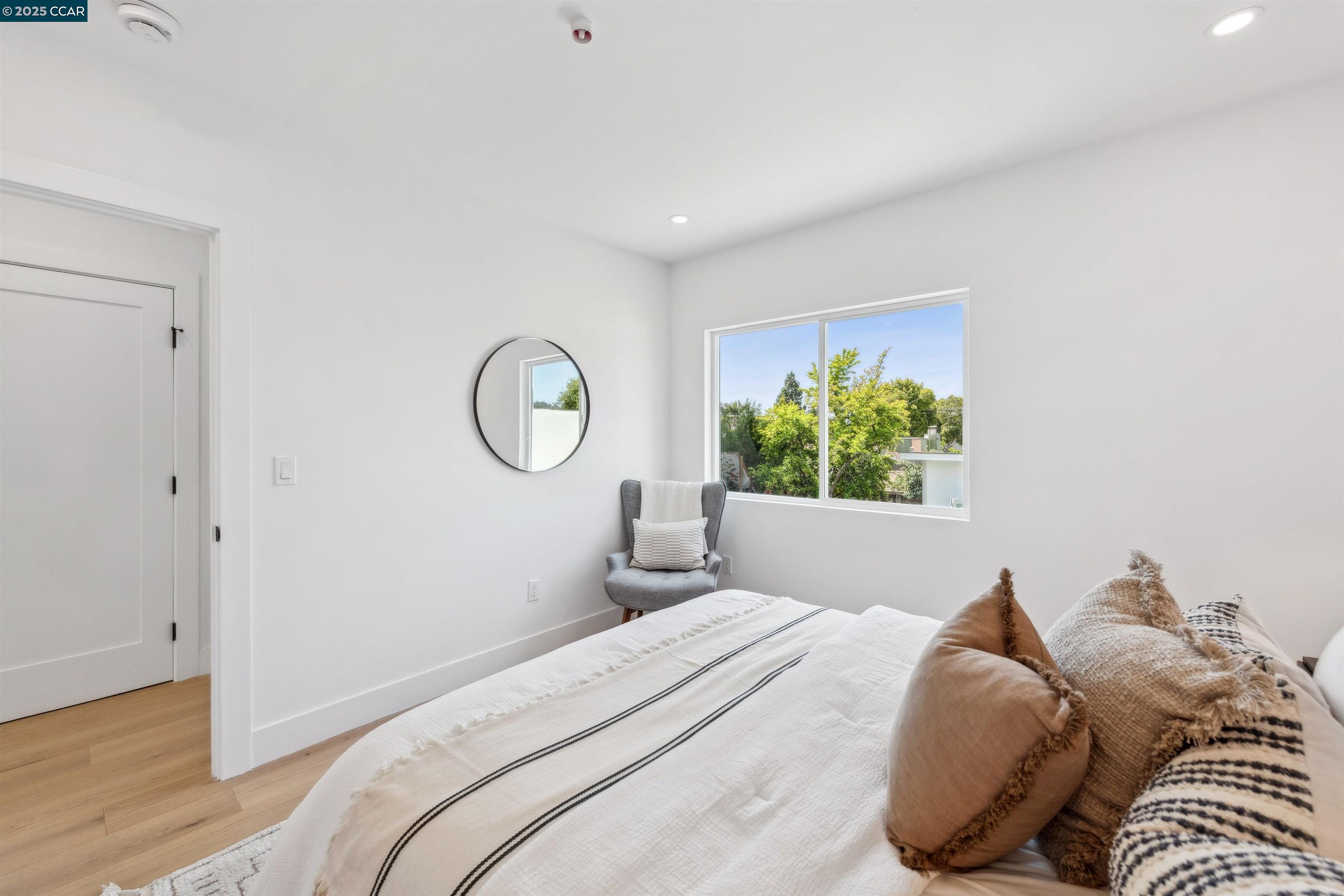 Detail Gallery Image 24 of 44 For 1054 Masonic Ave., Albany,  CA 94706 - 2 Beds | 2 Baths