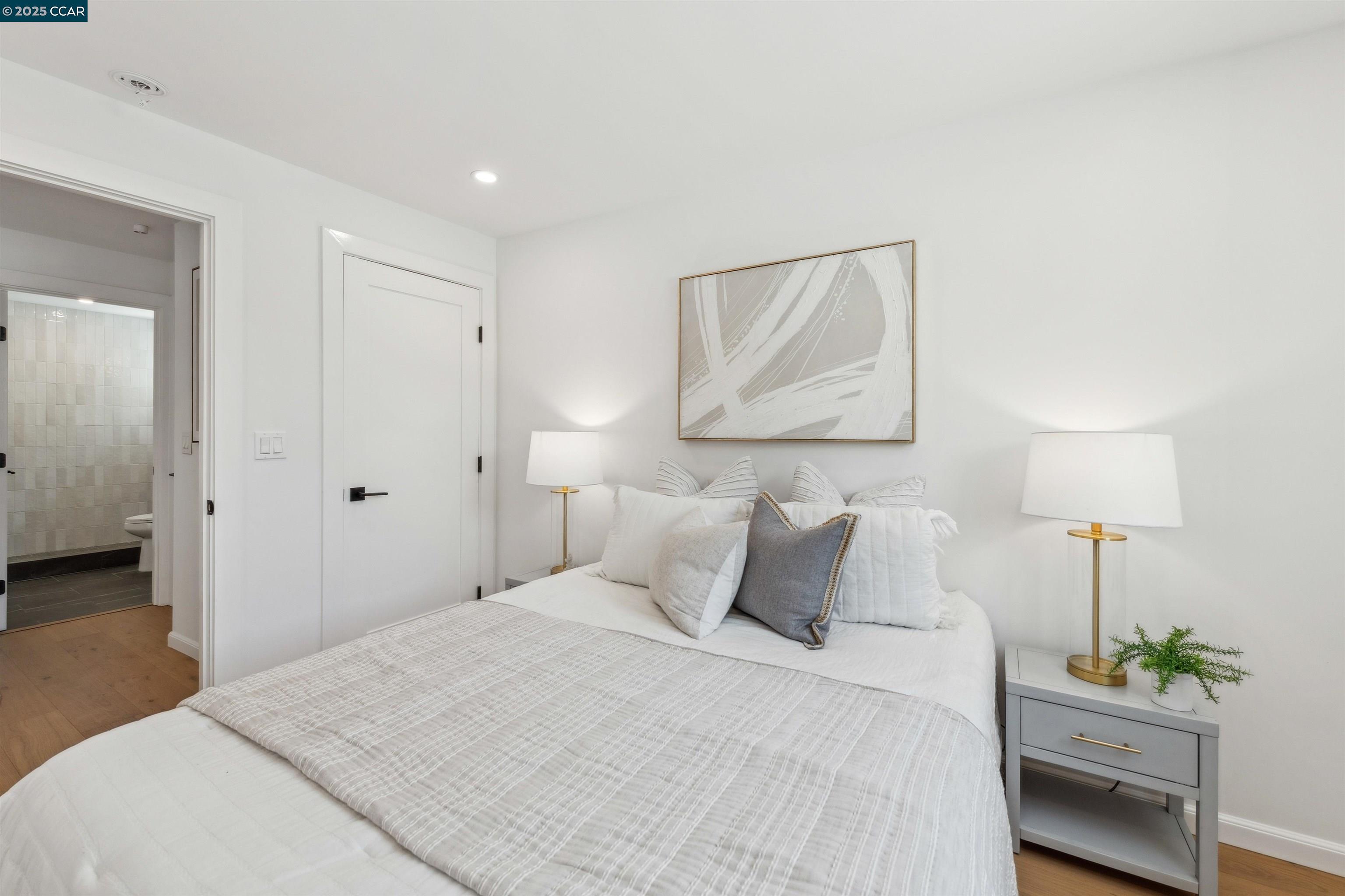 Detail Gallery Image 27 of 44 For 1054 Masonic Ave., Albany,  CA 94706 - 2 Beds | 2 Baths