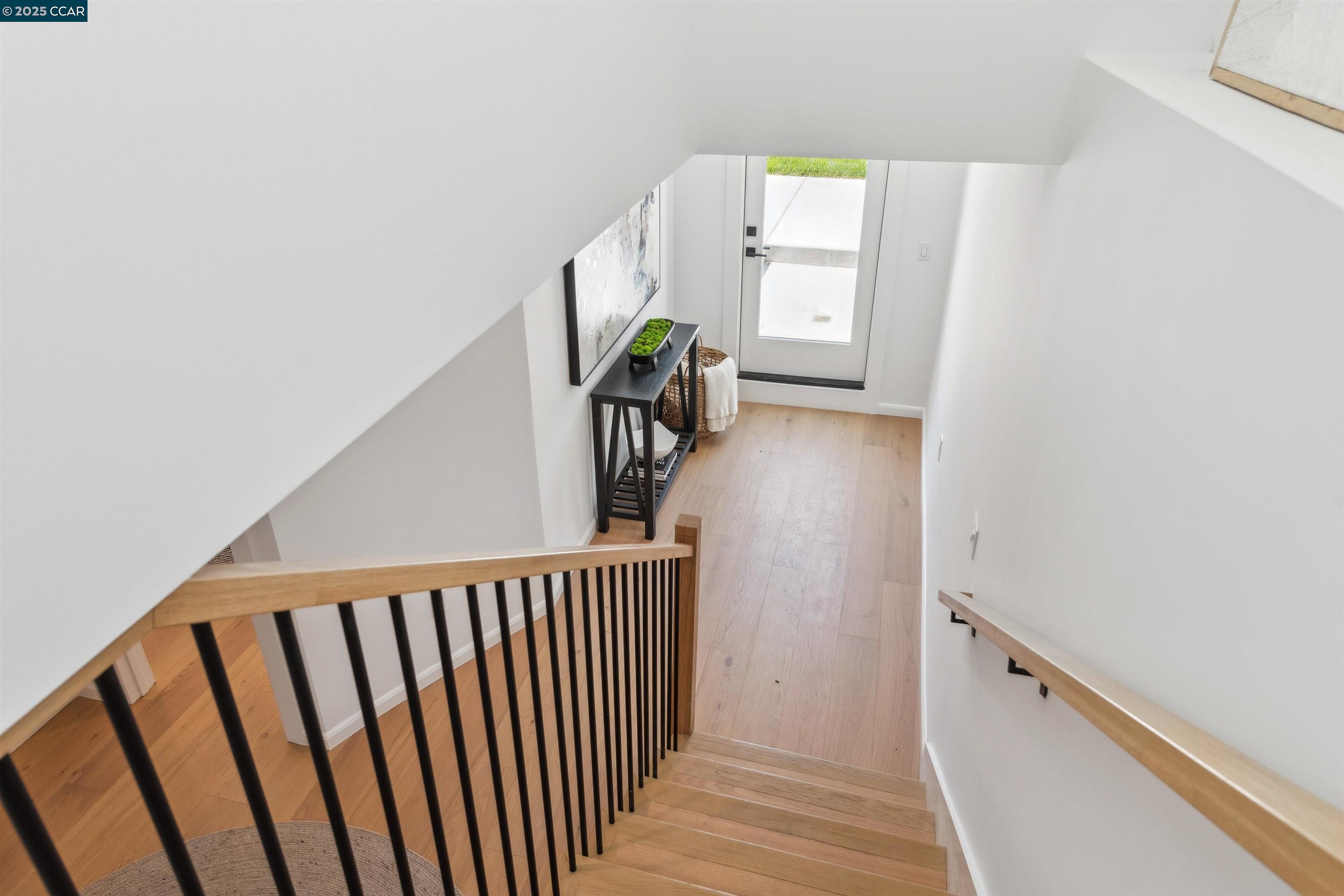 Detail Gallery Image 32 of 44 For 1054 Masonic Ave., Albany,  CA 94706 - 2 Beds | 2 Baths