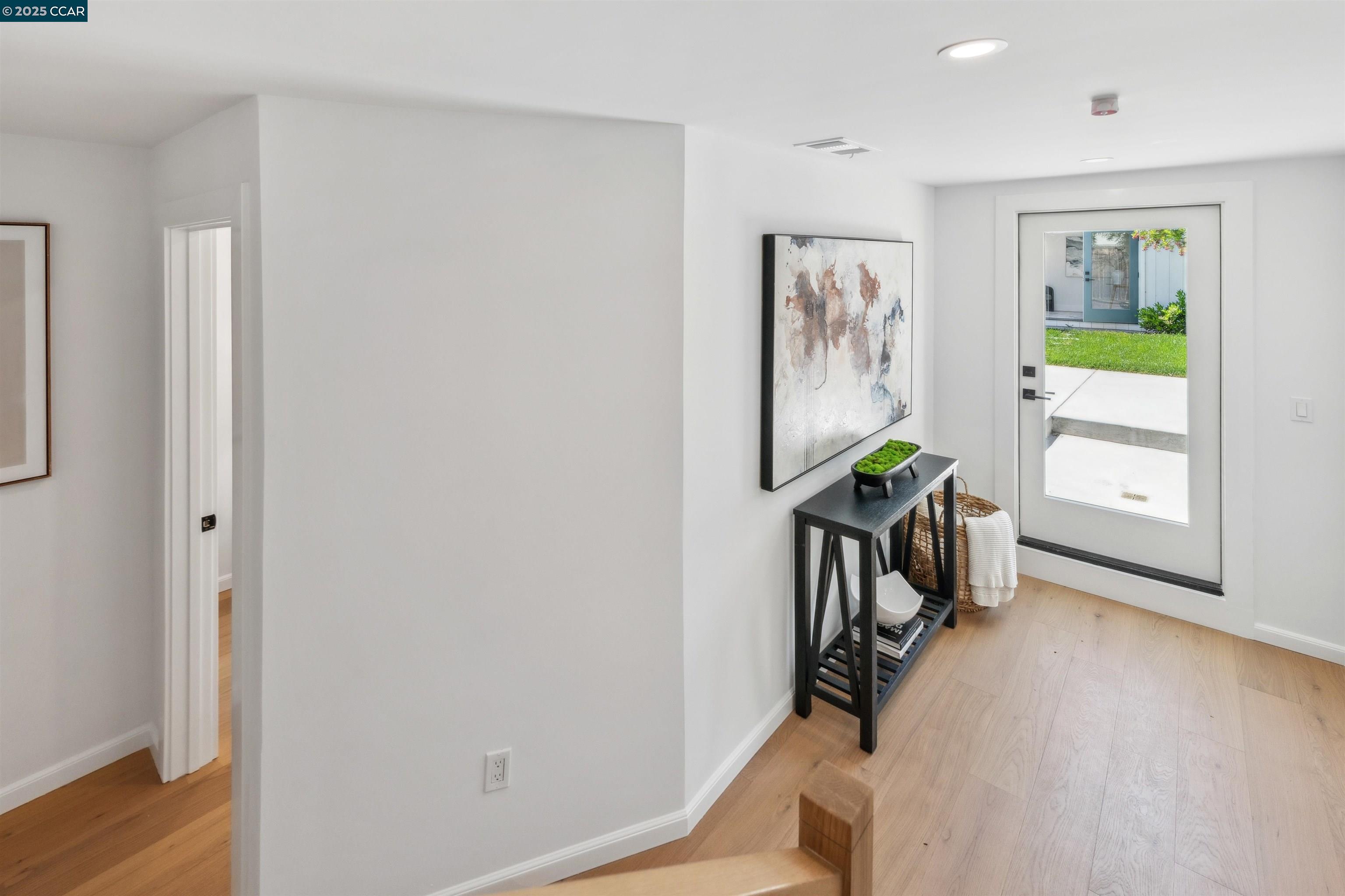 Detail Gallery Image 33 of 44 For 1054 Masonic Ave., Albany,  CA 94706 - 2 Beds | 2 Baths