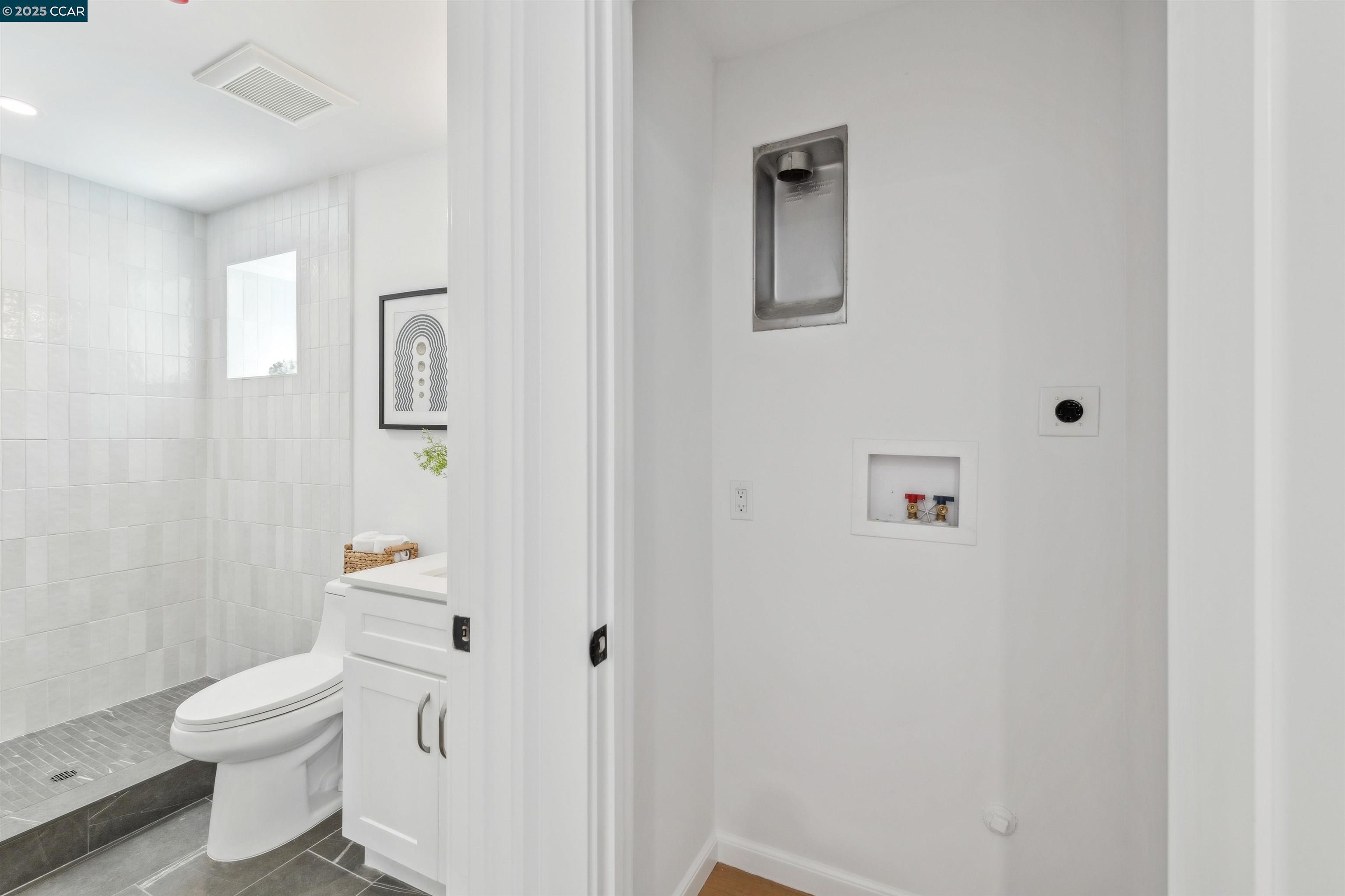 Detail Gallery Image 34 of 44 For 1054 Masonic Ave., Albany,  CA 94706 - 2 Beds | 2 Baths