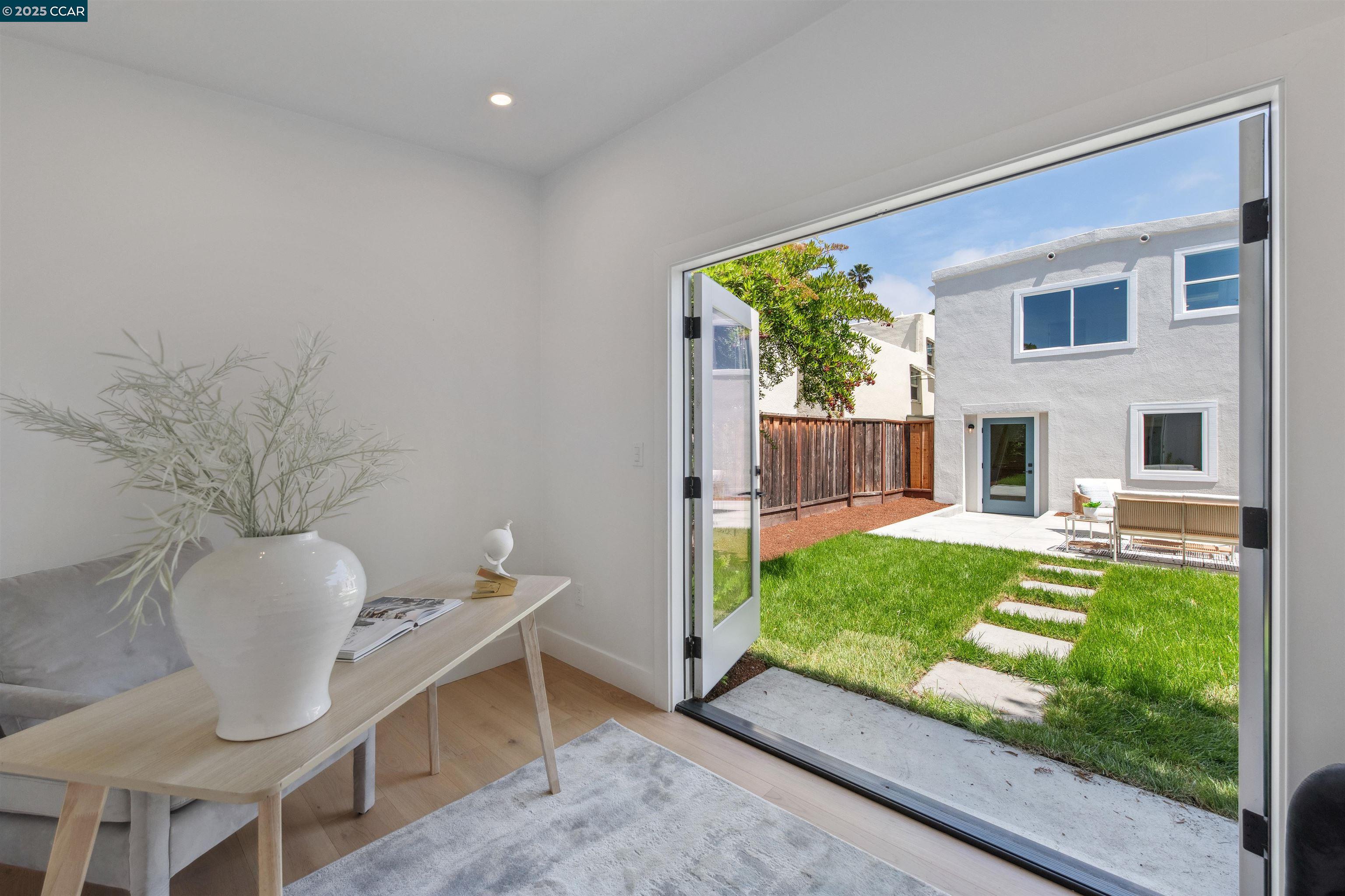 Detail Gallery Image 37 of 44 For 1054 Masonic Ave., Albany,  CA 94706 - 2 Beds | 2 Baths