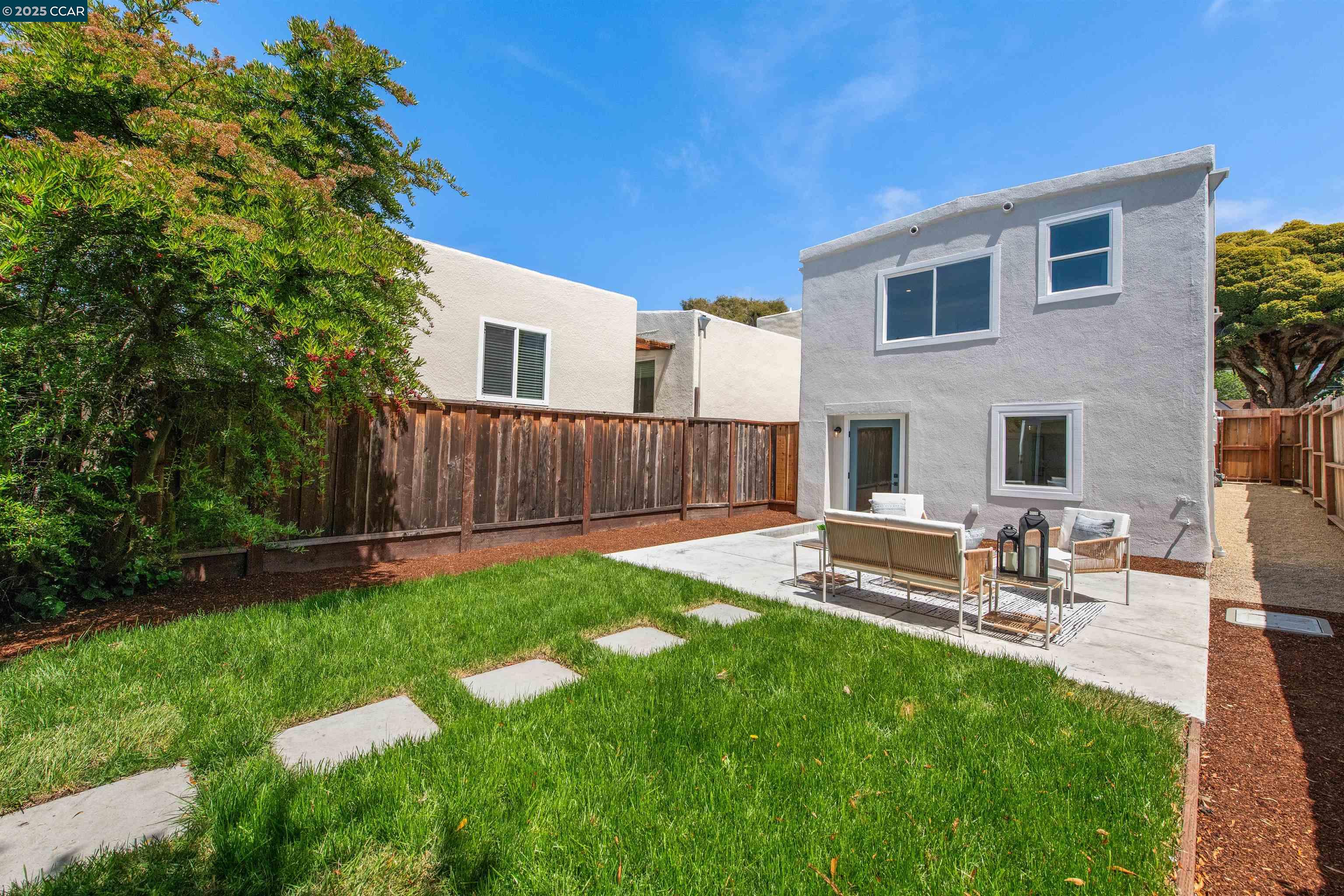 Detail Gallery Image 40 of 44 For 1054 Masonic Ave., Albany,  CA 94706 - 2 Beds | 2 Baths