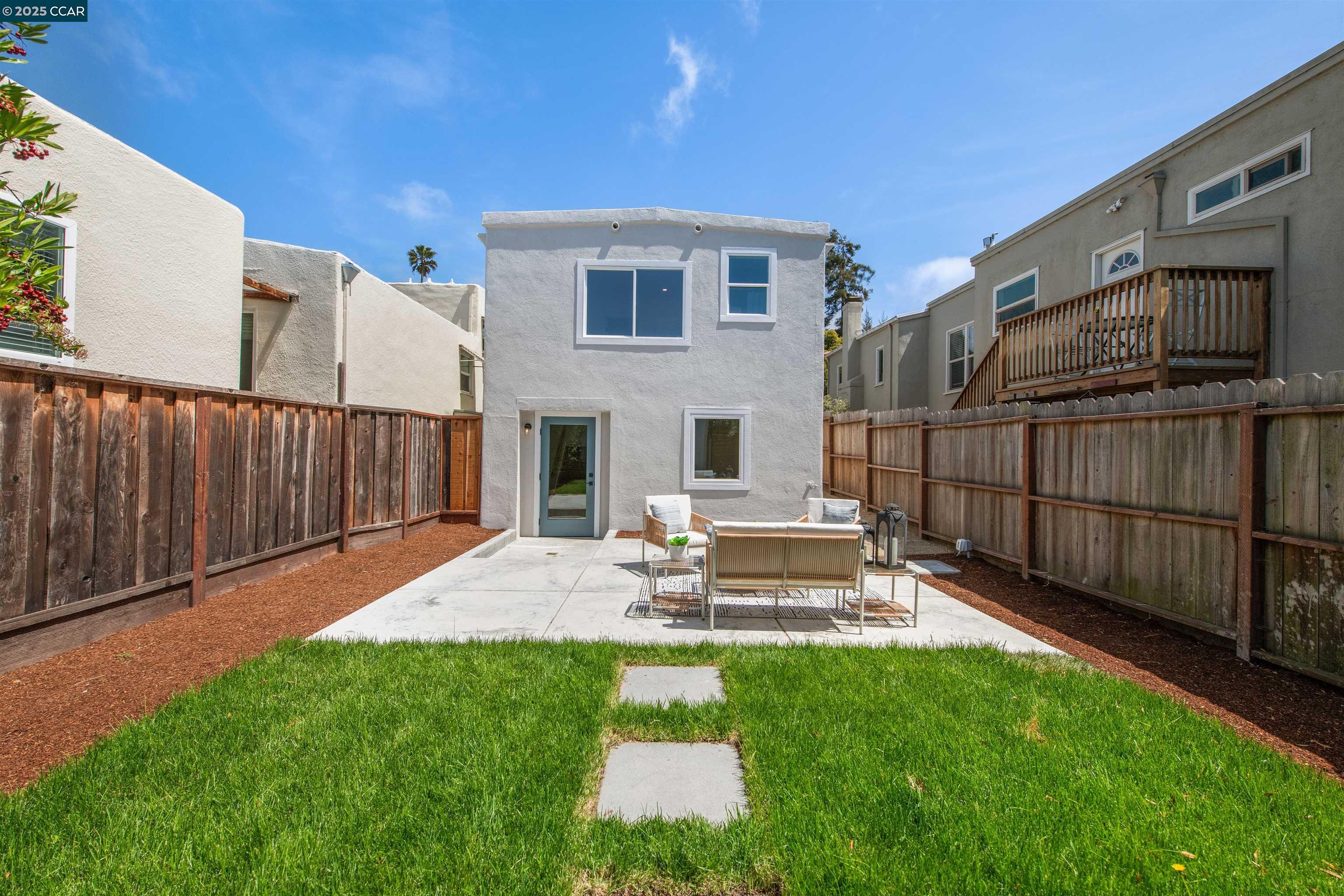 Detail Gallery Image 42 of 44 For 1054 Masonic Ave., Albany,  CA 94706 - 2 Beds | 2 Baths