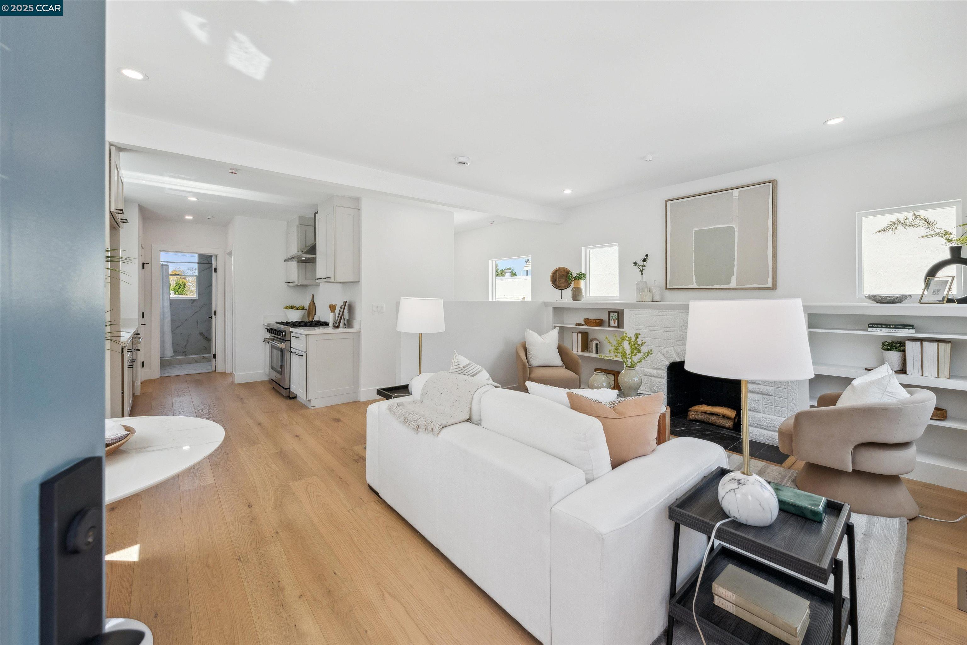 Detail Gallery Image 6 of 44 For 1054 Masonic Ave., Albany,  CA 94706 - 2 Beds | 2 Baths
