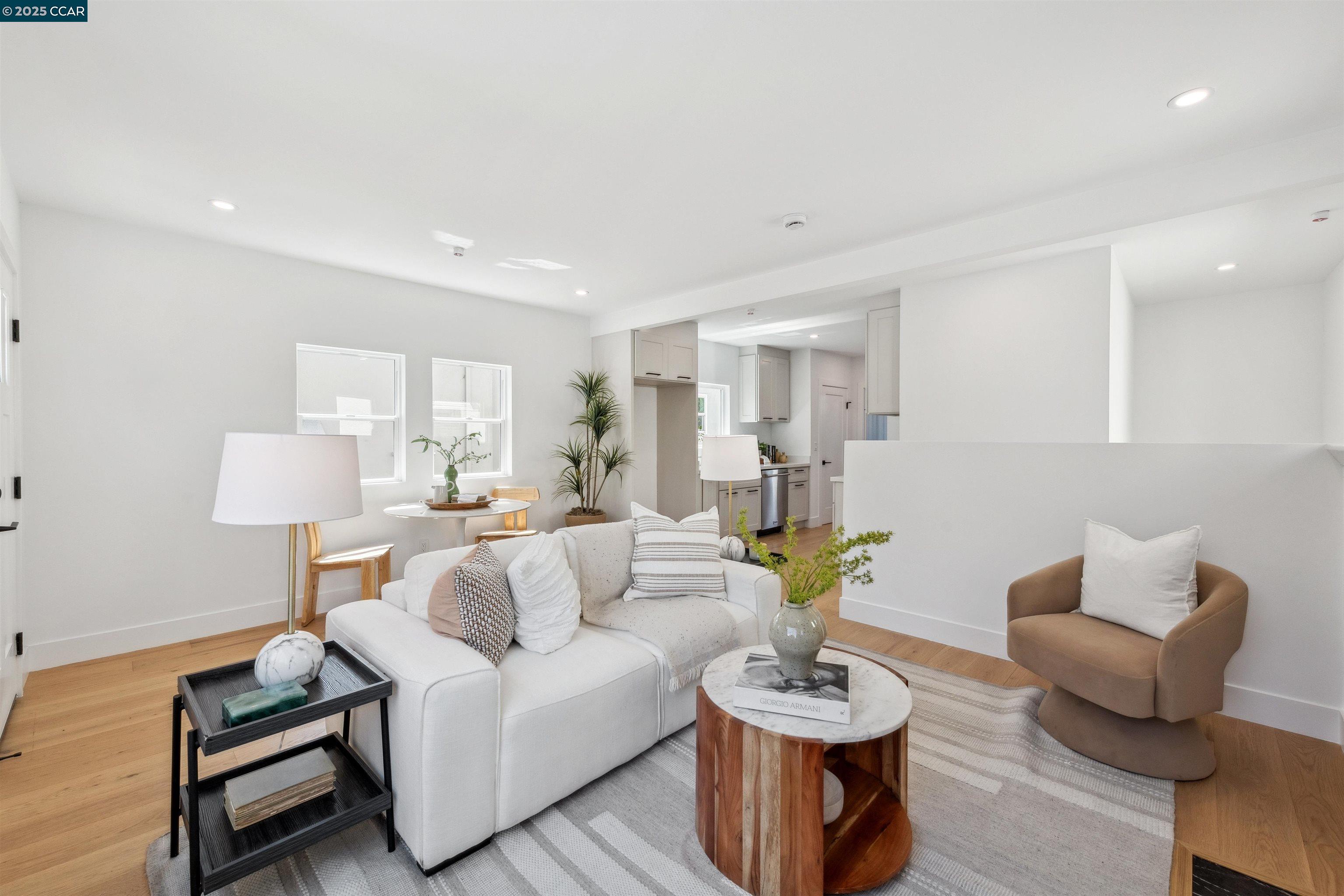 Detail Gallery Image 9 of 44 For 1054 Masonic Ave., Albany,  CA 94706 - 2 Beds | 2 Baths