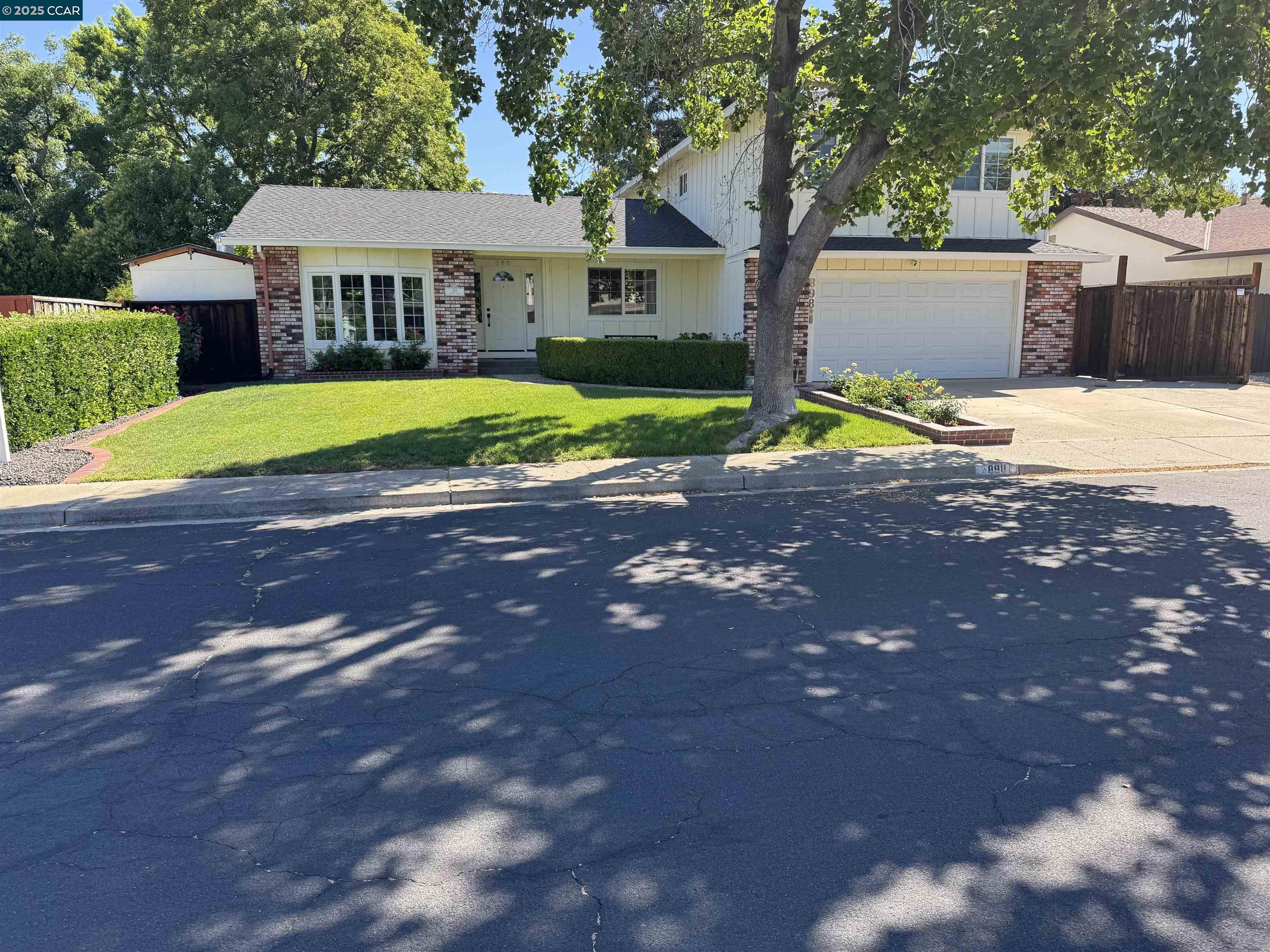 Detail Gallery Image 1 of 59 For 898 Luxury Dr, Concord,  CA 94518 - 4 Beds | 2/1 Baths