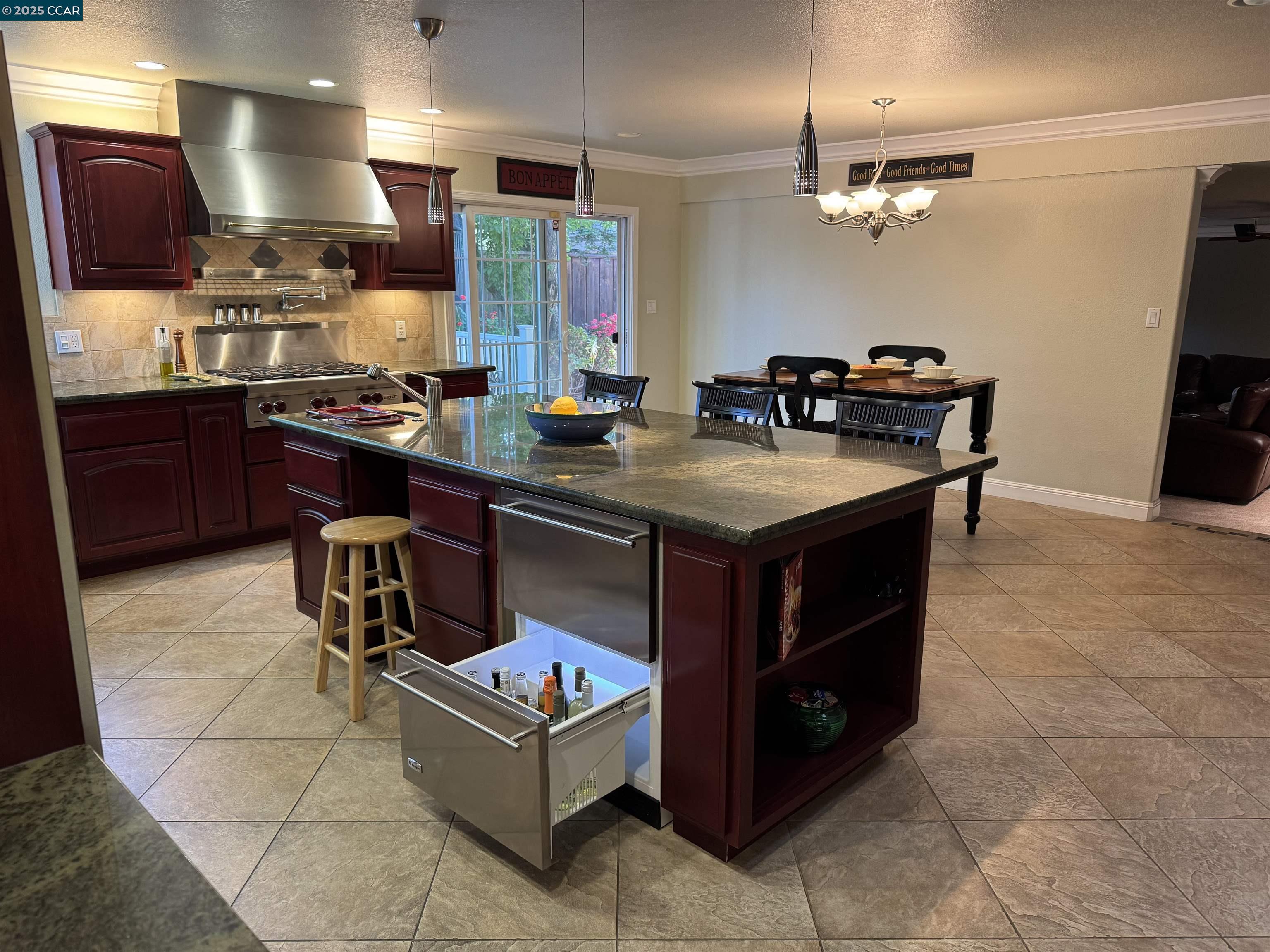Detail Gallery Image 11 of 59 For 898 Luxury Dr, Concord,  CA 94518 - 4 Beds | 2/1 Baths