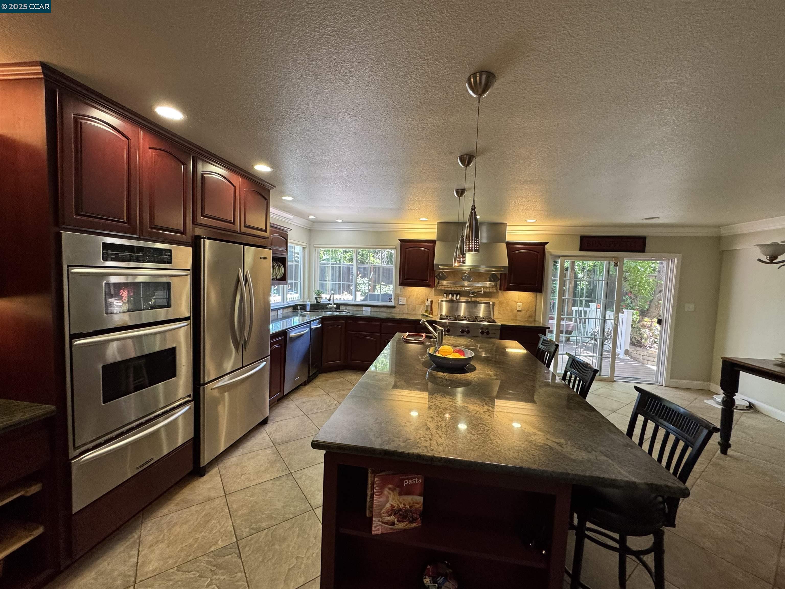 Detail Gallery Image 12 of 59 For 898 Luxury Dr, Concord,  CA 94518 - 4 Beds | 2/1 Baths
