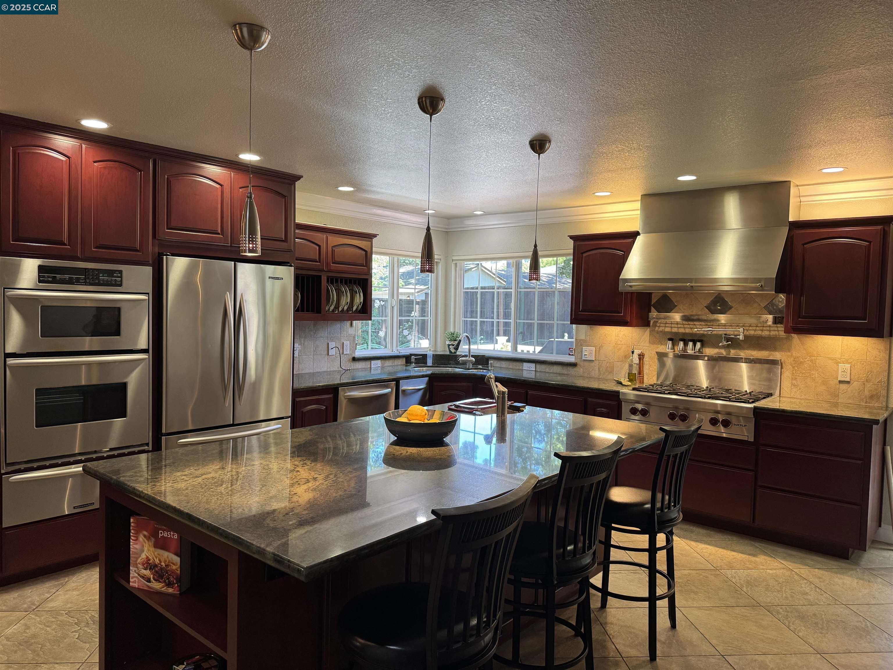 Detail Gallery Image 4 of 59 For 898 Luxury Dr, Concord,  CA 94518 - 4 Beds | 2/1 Baths