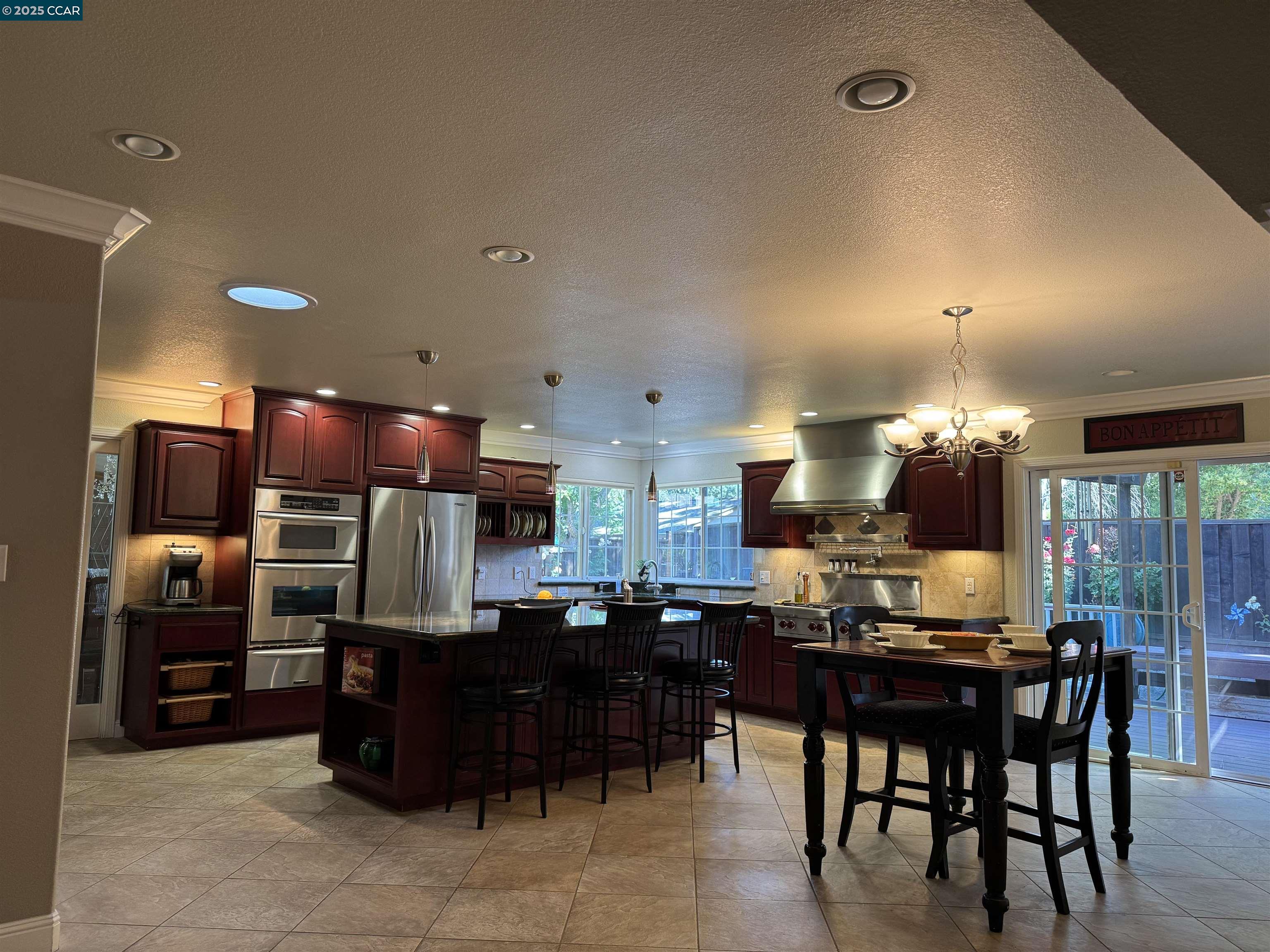 Detail Gallery Image 6 of 59 For 898 Luxury Dr, Concord,  CA 94518 - 4 Beds | 2/1 Baths