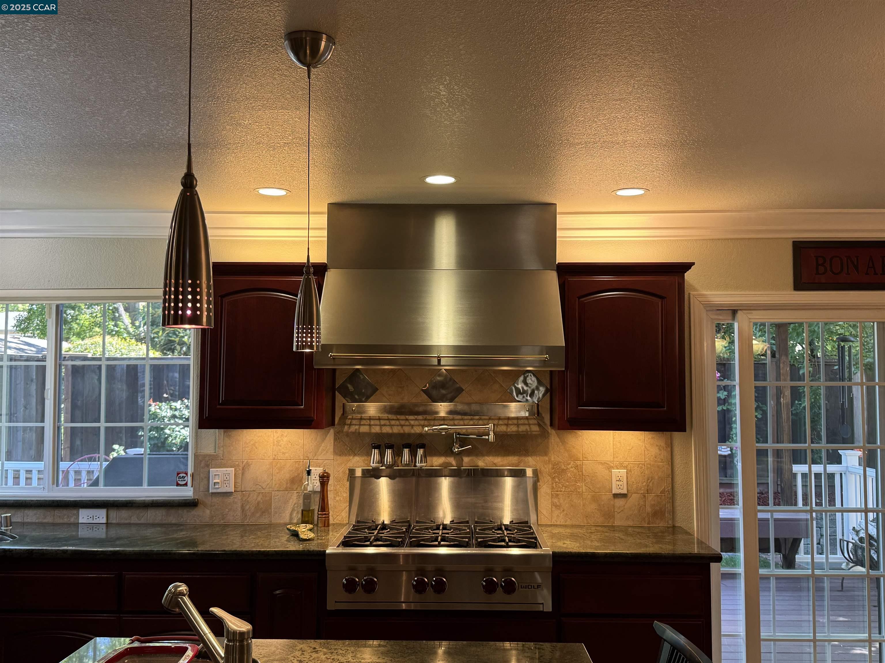 Detail Gallery Image 7 of 59 For 898 Luxury Dr, Concord,  CA 94518 - 4 Beds | 2/1 Baths