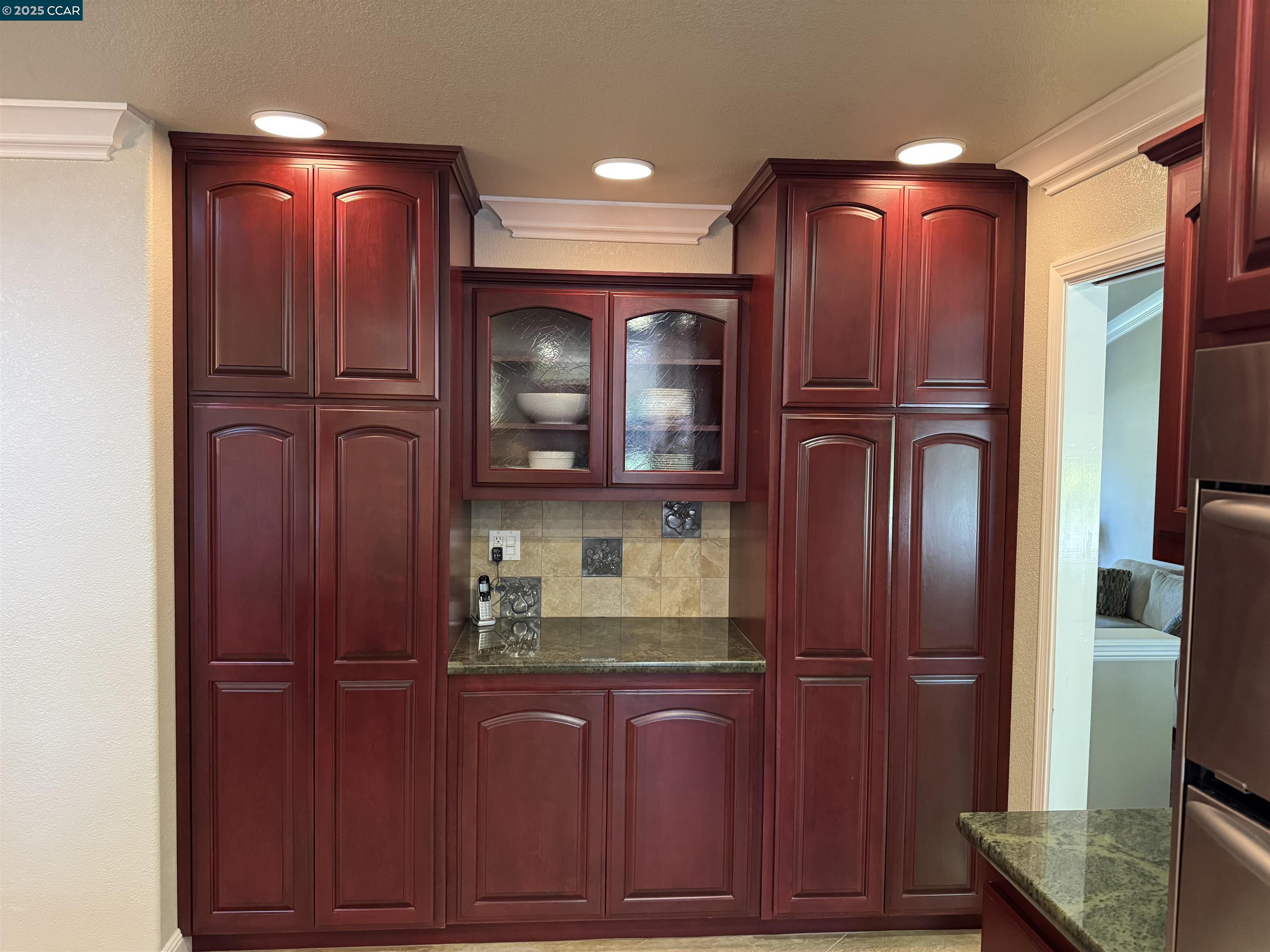 Detail Gallery Image 8 of 59 For 898 Luxury Dr, Concord,  CA 94518 - 4 Beds | 2/1 Baths