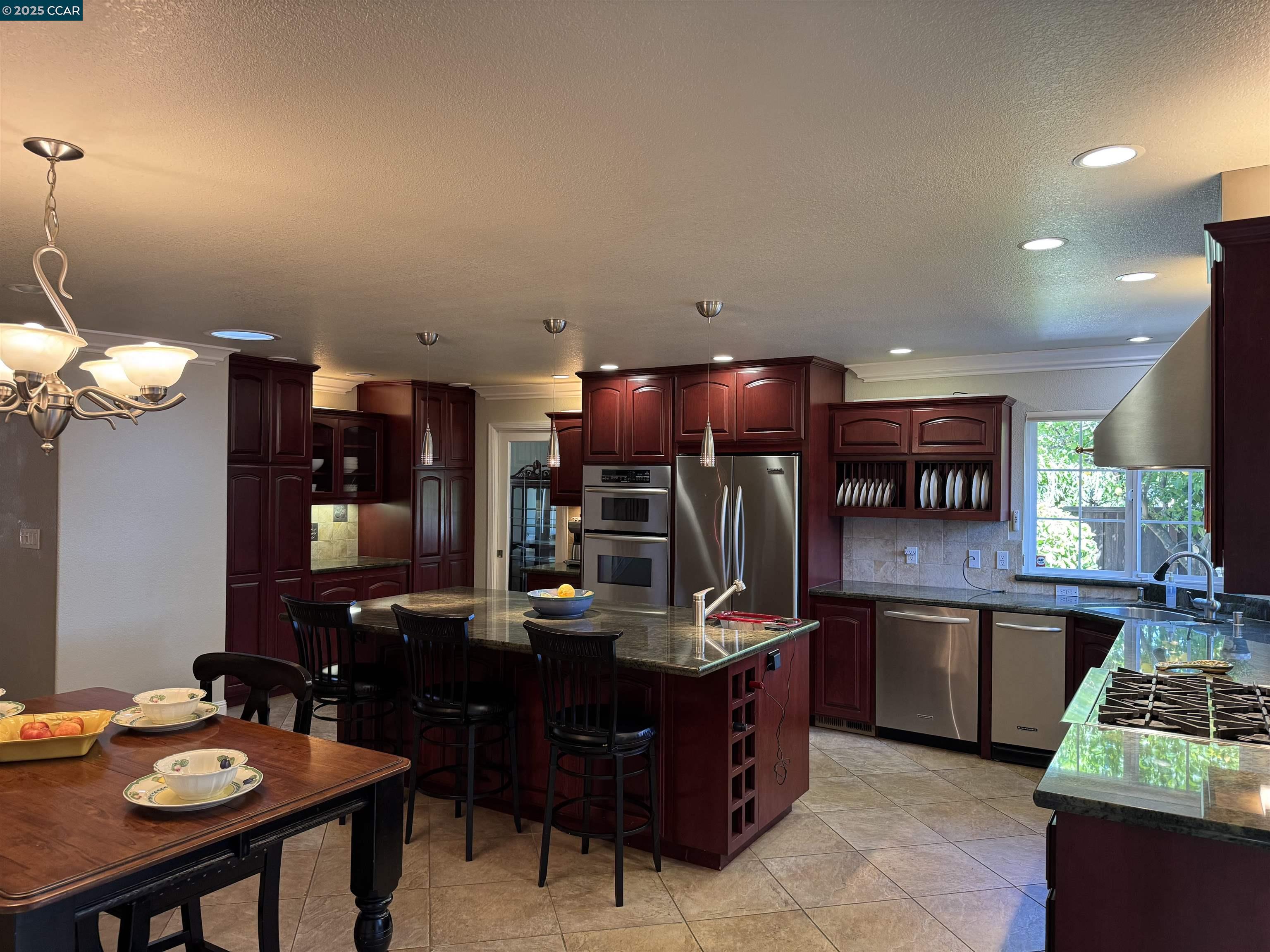 Detail Gallery Image 9 of 59 For 898 Luxury Dr, Concord,  CA 94518 - 4 Beds | 2/1 Baths