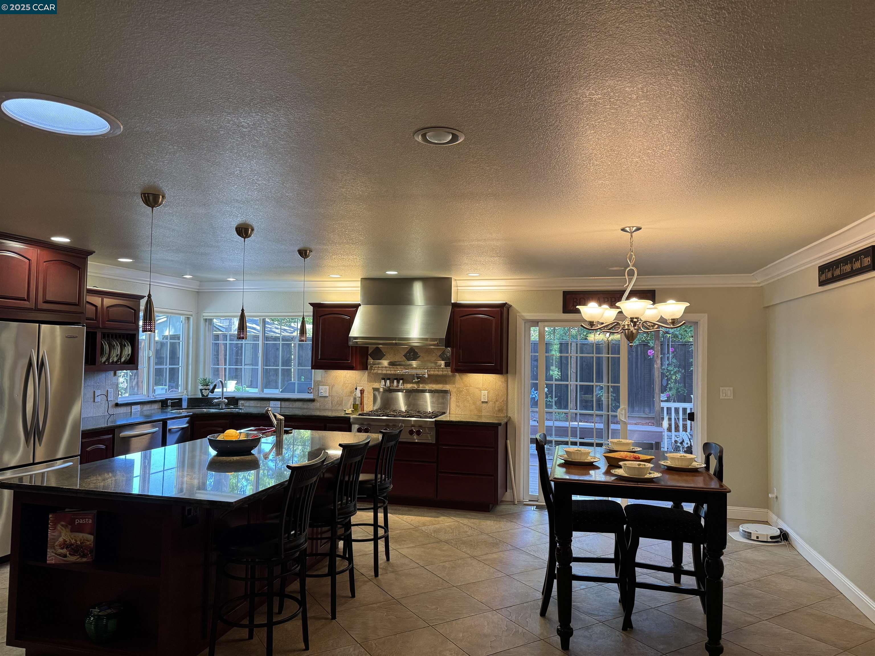 Detail Gallery Image 10 of 59 For 898 Luxury Dr, Concord,  CA 94518 - 4 Beds | 2/1 Baths