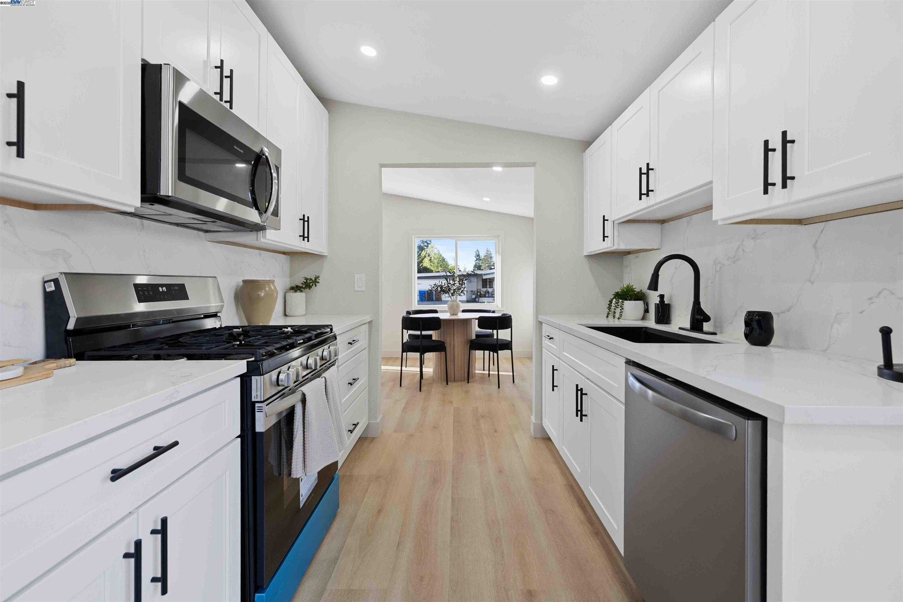 Detail Gallery Image 14 of 22 For 2307 Arthur St, Napa,  CA 94559 - 3 Beds | 1/1 Baths