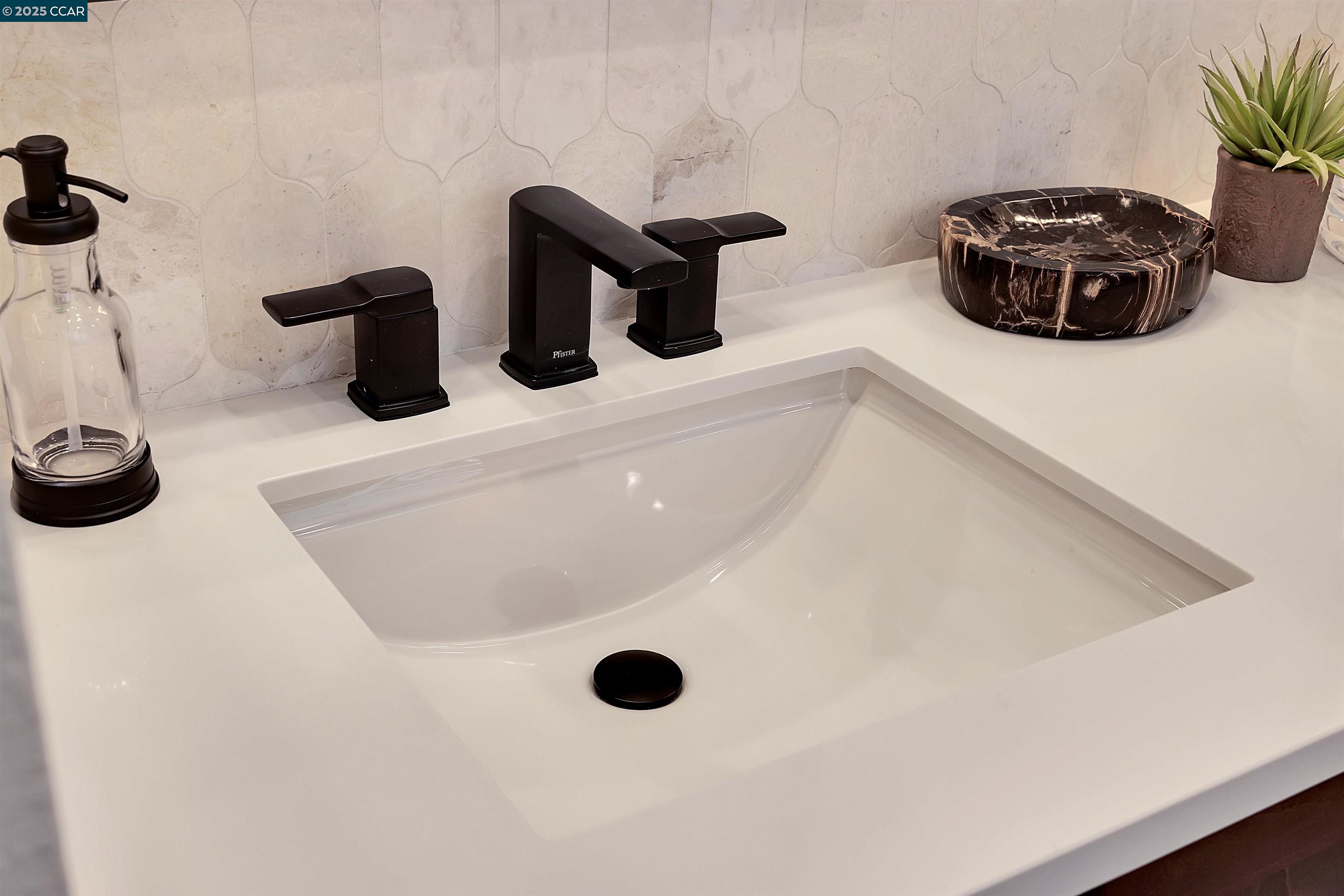 Detail Gallery Image 10 of 16 For 16141 Purdy Ct, Lathrop,  CA 95330 - 3 Beds | 2/1 Baths