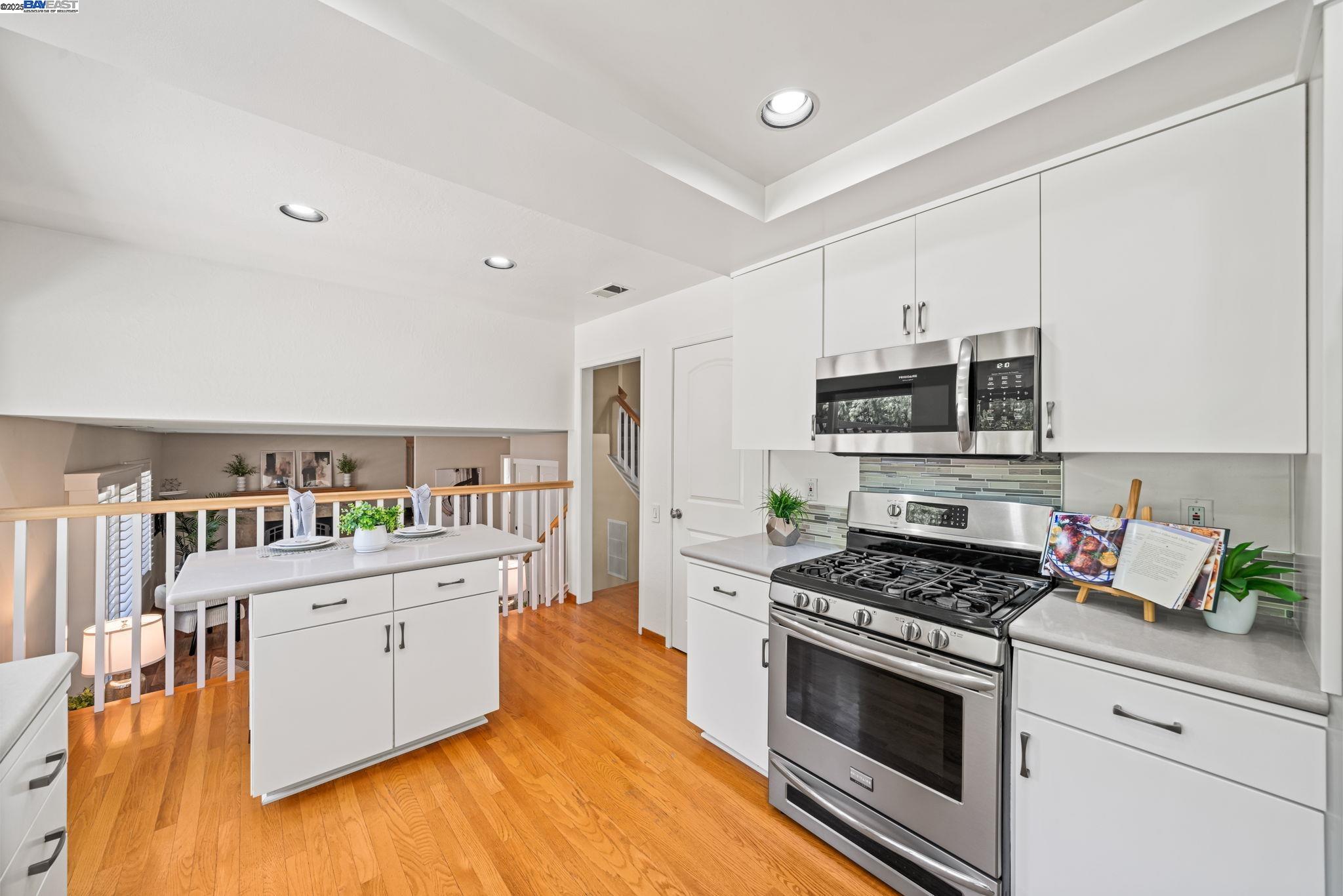 Detail Gallery Image 13 of 52 For 868 Madeira Dr, Pleasanton,  CA 94566 - 4 Beds | 2/1 Baths