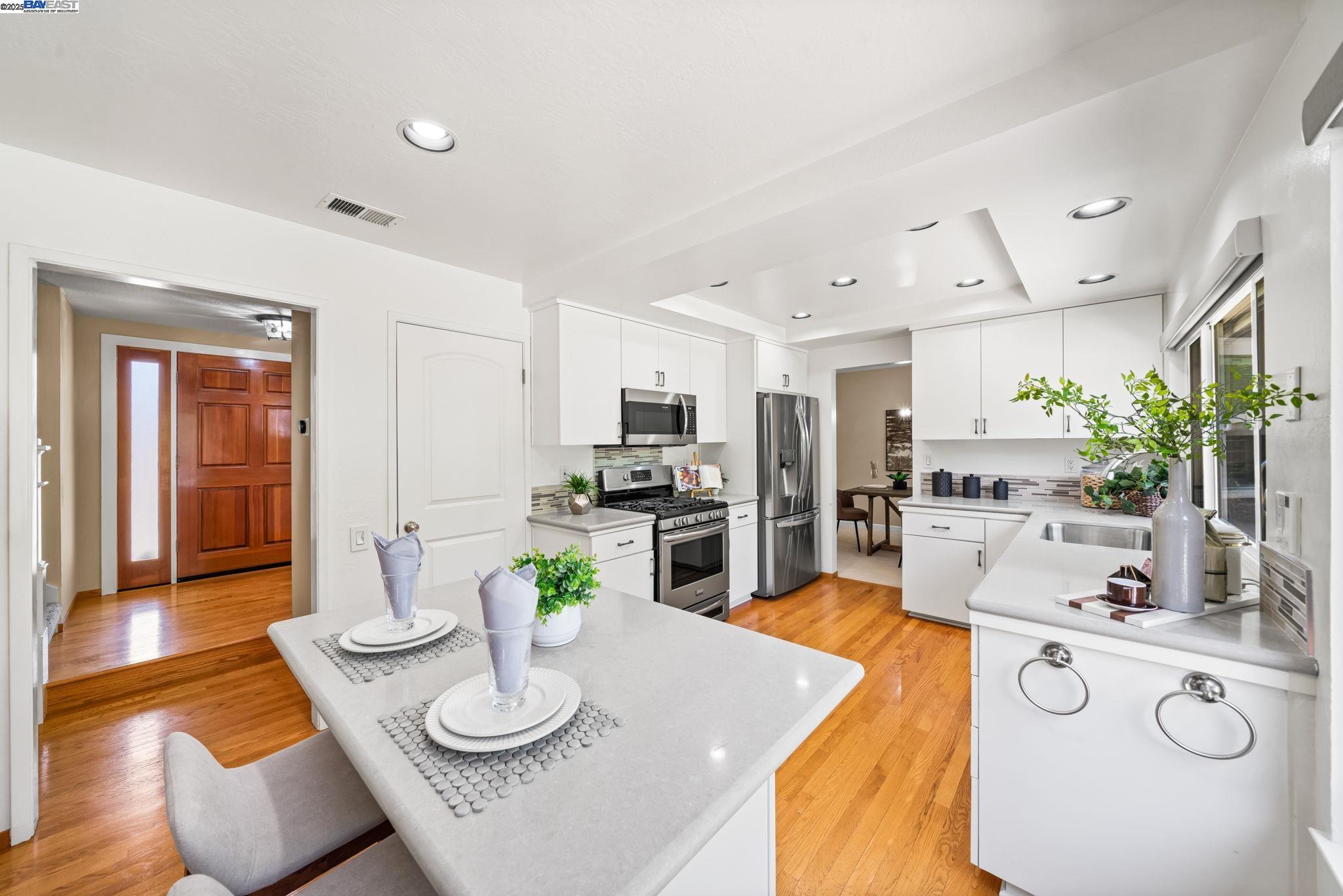 Detail Gallery Image 15 of 52 For 868 Madeira Dr, Pleasanton,  CA 94566 - 4 Beds | 2/1 Baths