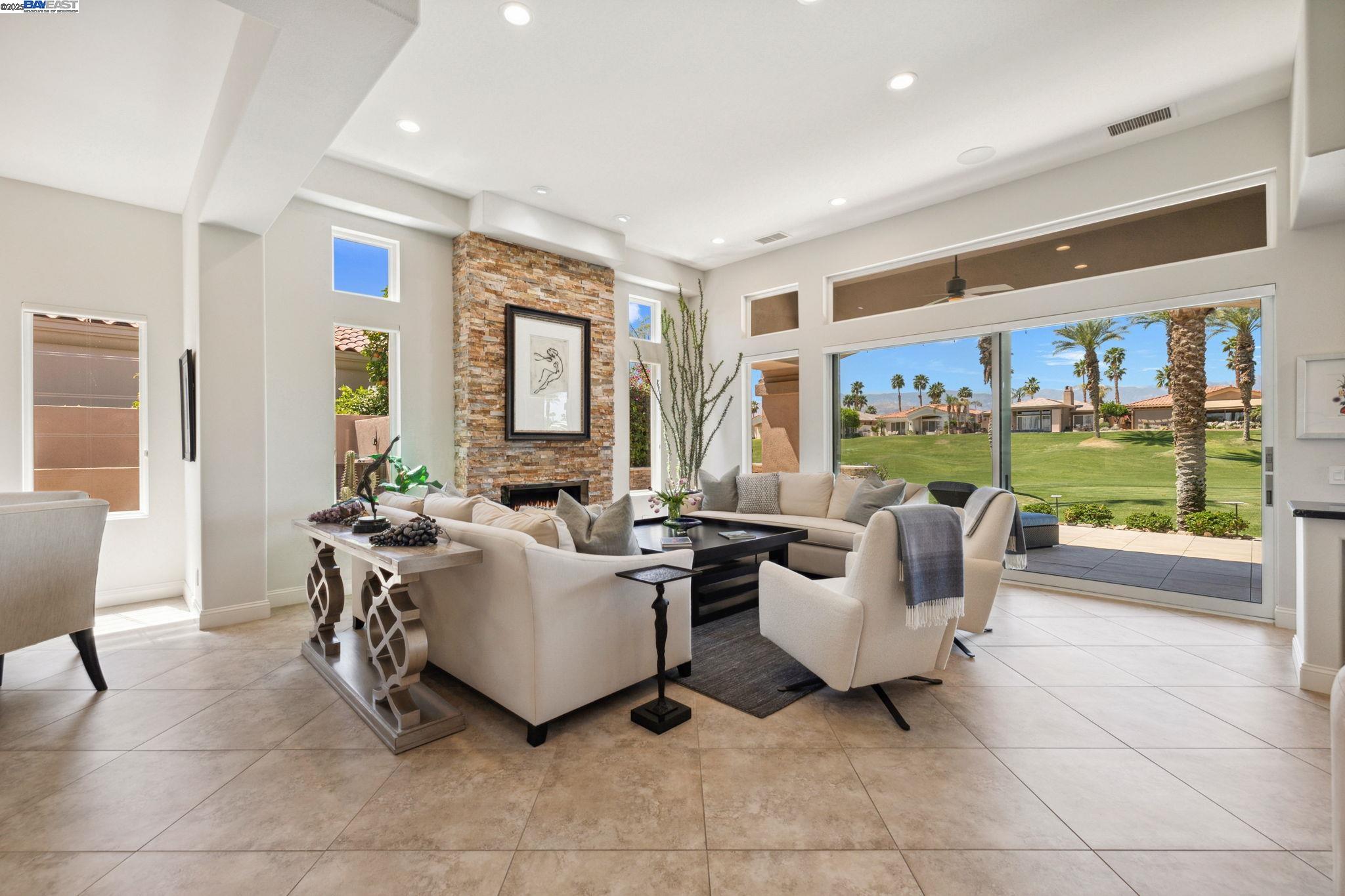 Detail Gallery Image 11 of 58 For 351 Tomahawk Dr, Palm Desert,  CA 92211 - 3 Beds | 3/1 Baths