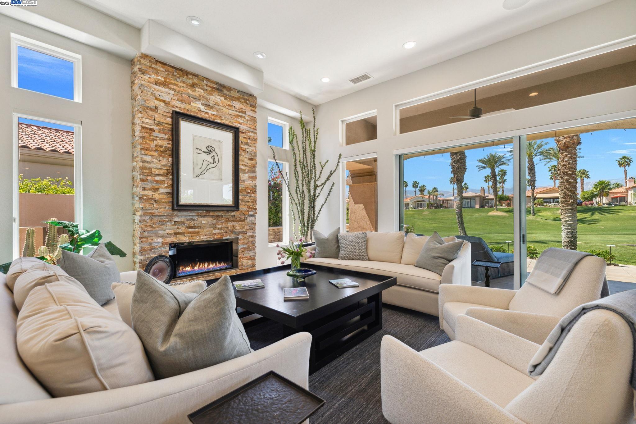 Detail Gallery Image 12 of 58 For 351 Tomahawk Dr, Palm Desert,  CA 92211 - 3 Beds | 3/1 Baths