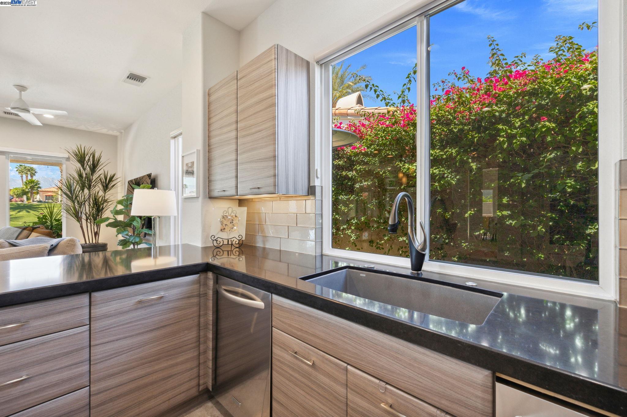 Detail Gallery Image 25 of 58 For 351 Tomahawk Dr, Palm Desert,  CA 92211 - 3 Beds | 3/1 Baths