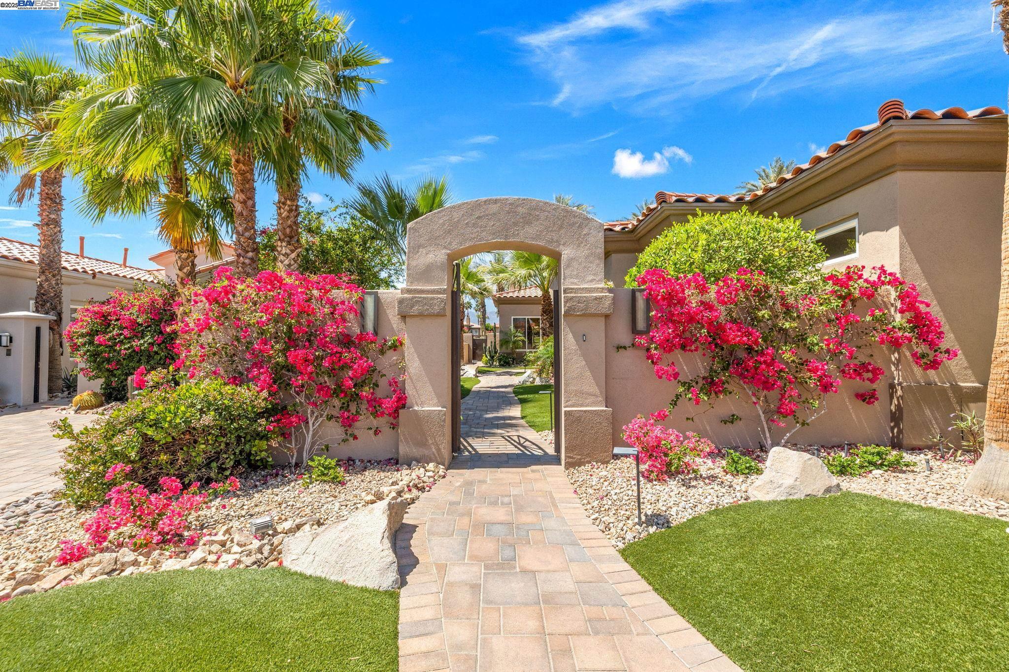 Detail Gallery Image 4 of 58 For 351 Tomahawk Dr, Palm Desert,  CA 92211 - 3 Beds | 3/1 Baths
