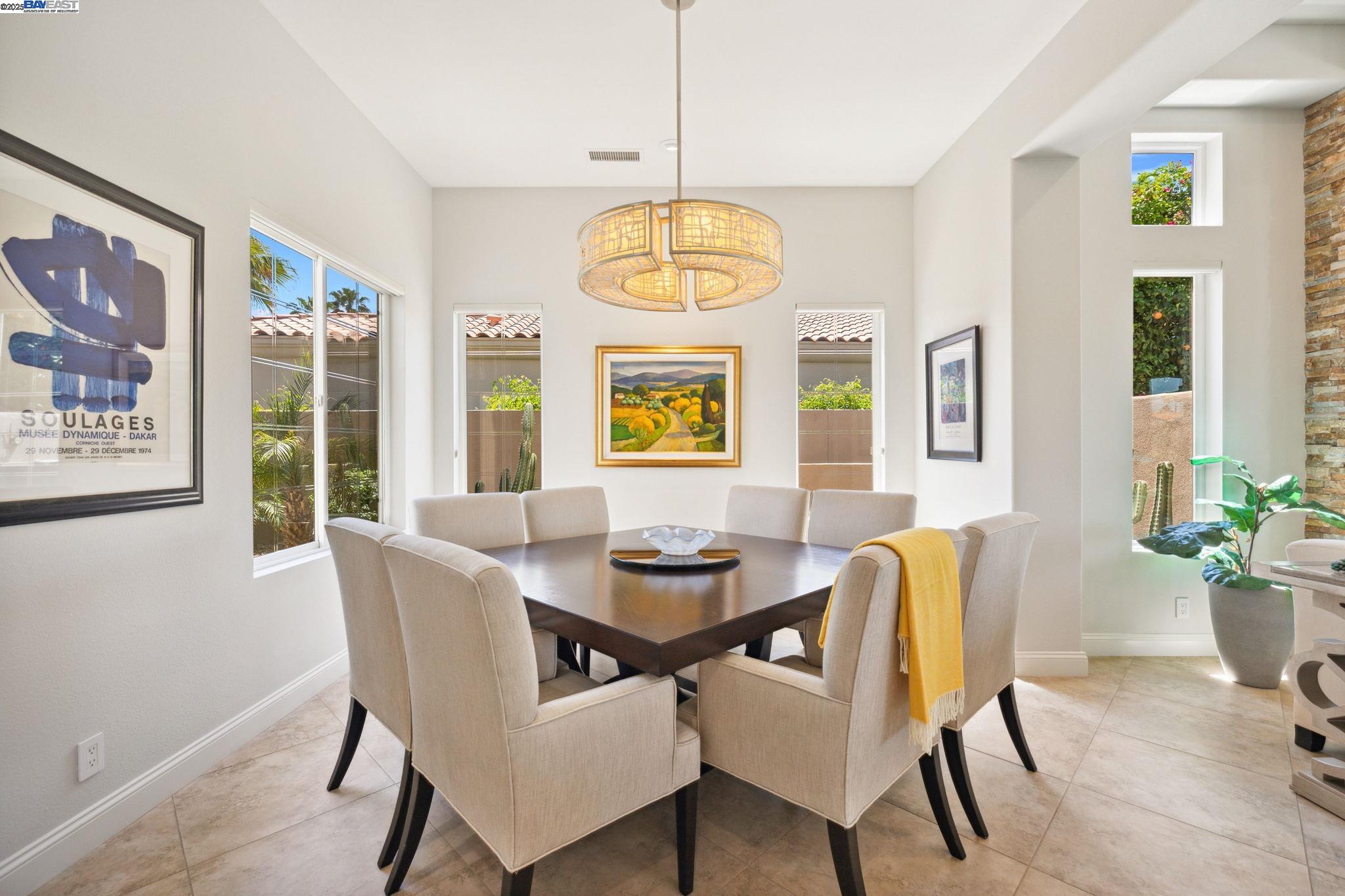 Detail Gallery Image 9 of 58 For 351 Tomahawk Dr, Palm Desert,  CA 92211 - 3 Beds | 3/1 Baths