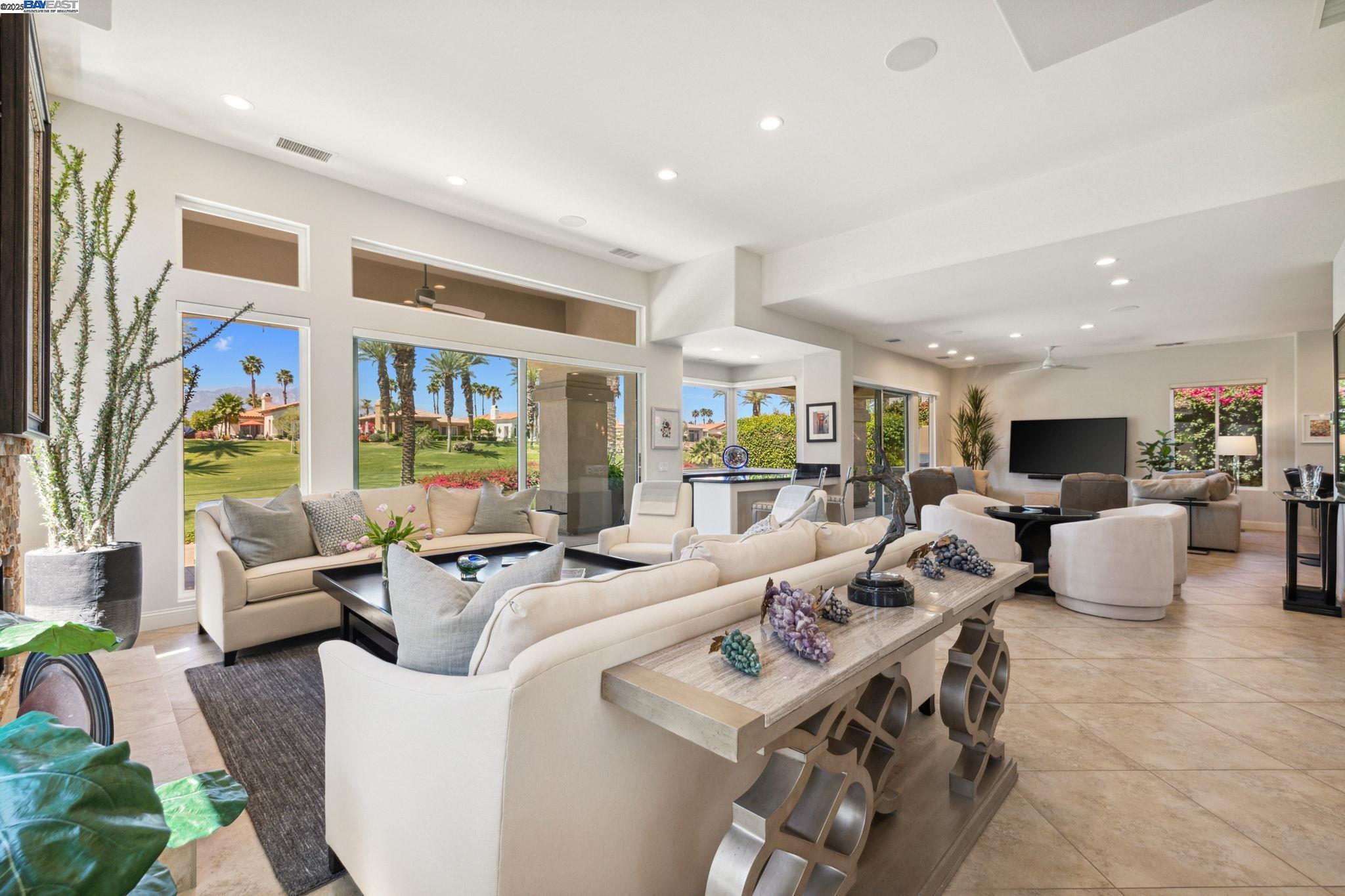 Detail Gallery Image 10 of 58 For 351 Tomahawk Dr, Palm Desert,  CA 92211 - 3 Beds | 3/1 Baths