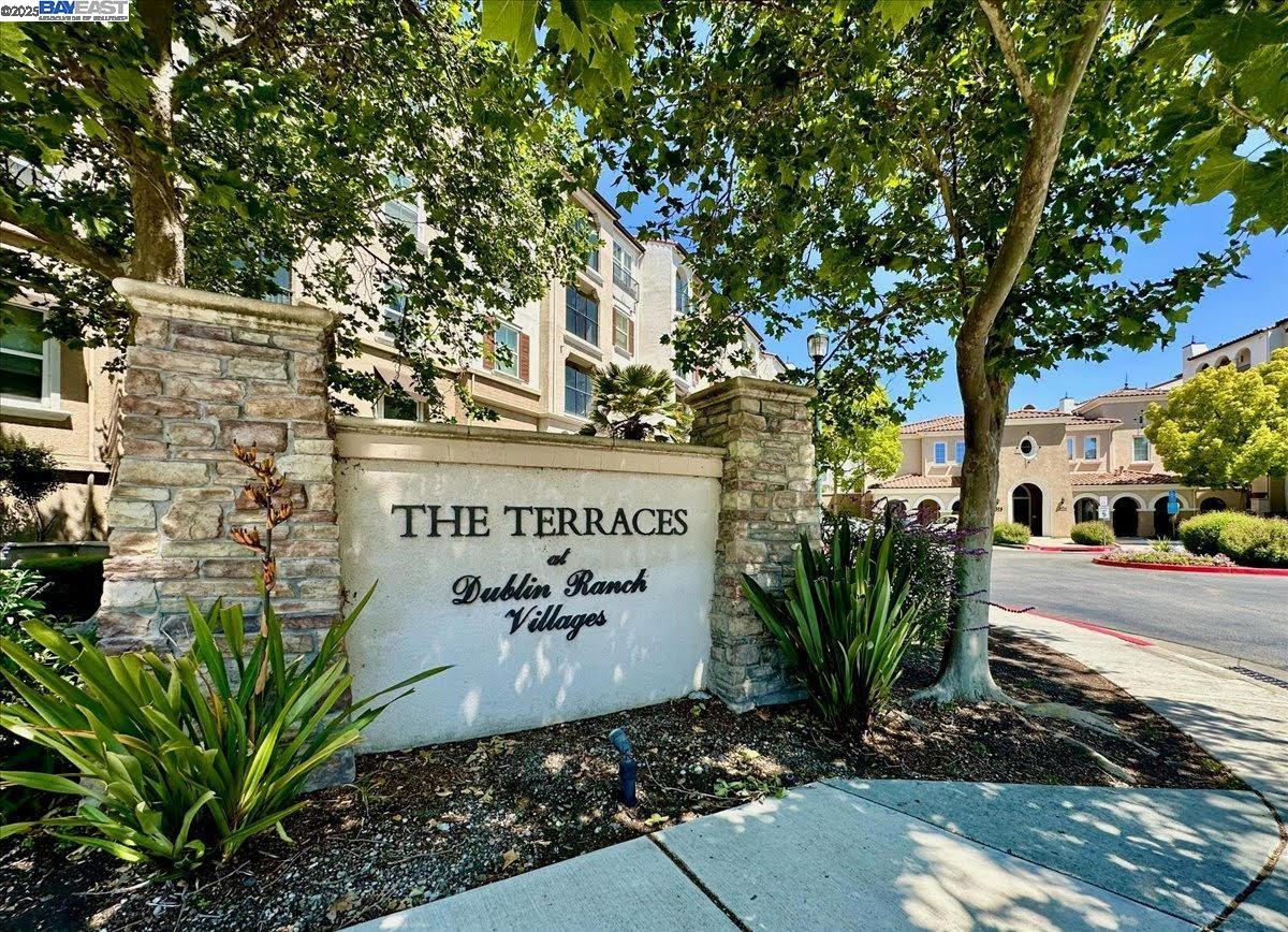 Detail Gallery Image 1 of 46 For 3465 Dublin Blvd. #420,  Dublin,  CA 94568 - 2 Beds | 2/1 Baths