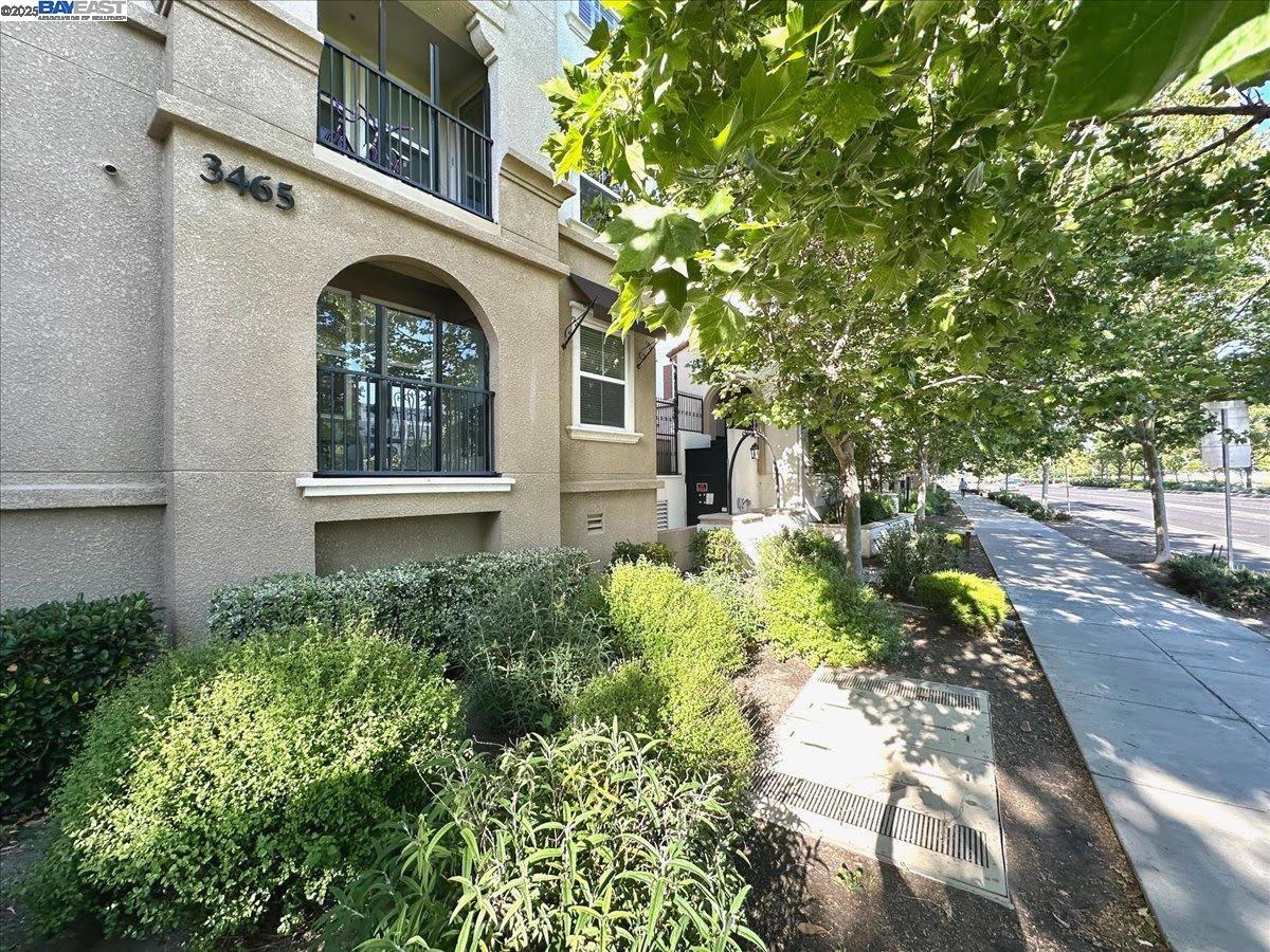 Detail Gallery Image 2 of 46 For 3465 Dublin Blvd. #420,  Dublin,  CA 94568 - 2 Beds | 2/1 Baths