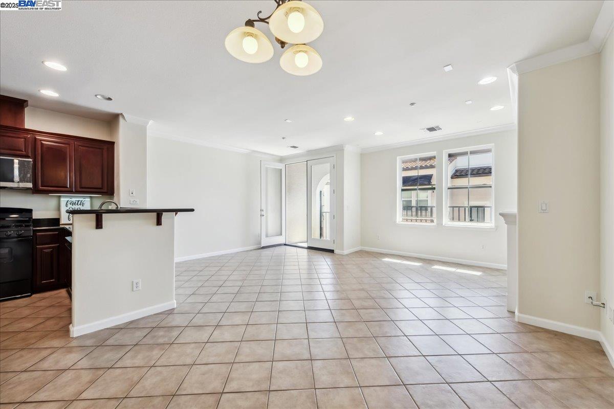 Detail Gallery Image 13 of 46 For 3465 Dublin Blvd. #420,  Dublin,  CA 94568 - 2 Beds | 2/1 Baths