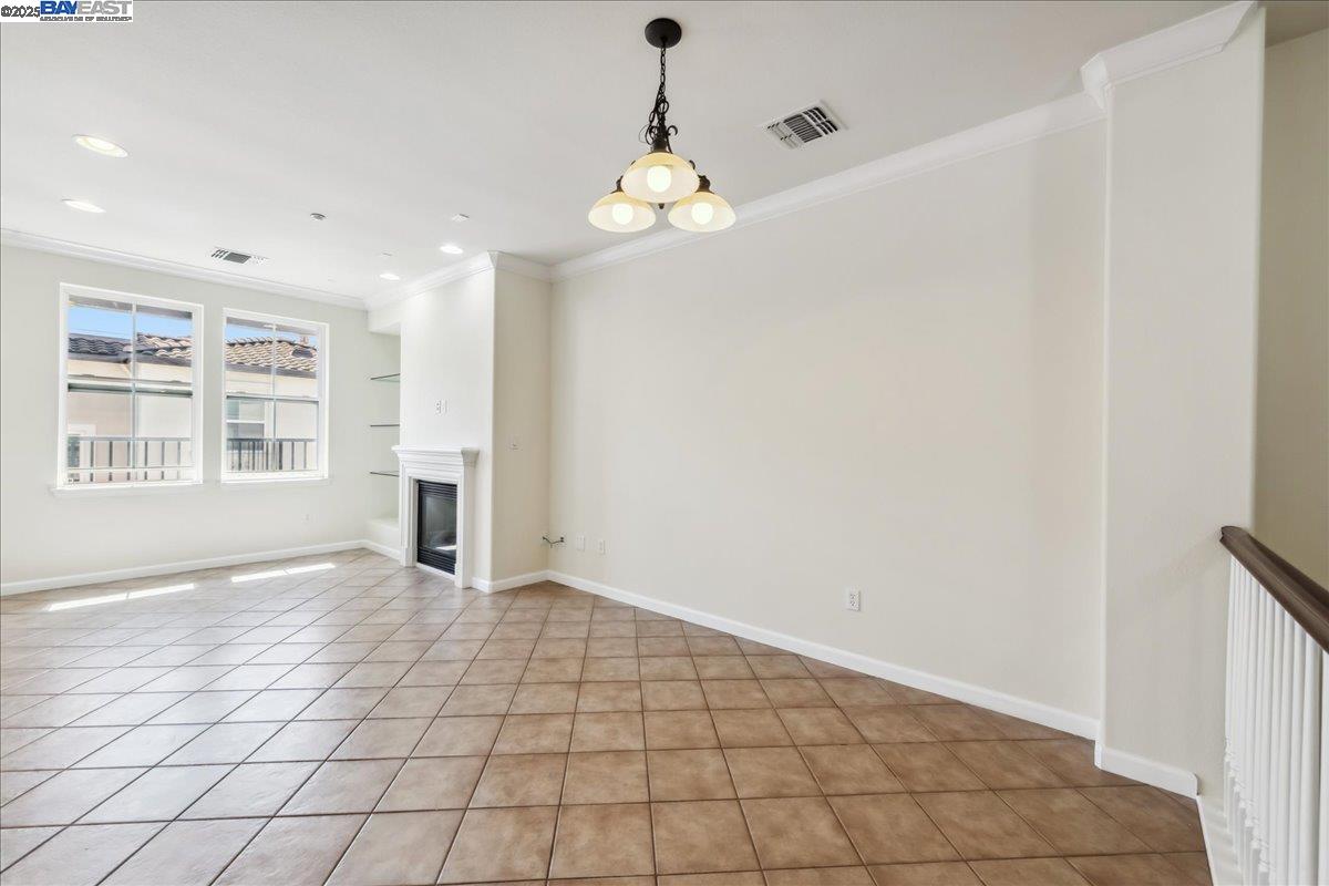 Detail Gallery Image 4 of 46 For 3465 Dublin Blvd. #420,  Dublin,  CA 94568 - 2 Beds | 2/1 Baths