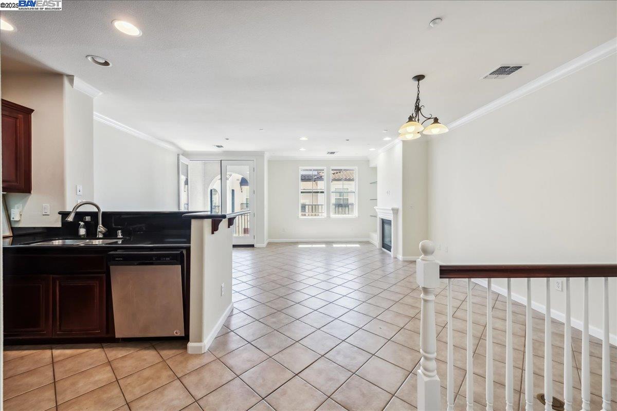 Detail Gallery Image 7 of 46 For 3465 Dublin Blvd. #420,  Dublin,  CA 94568 - 2 Beds | 2/1 Baths