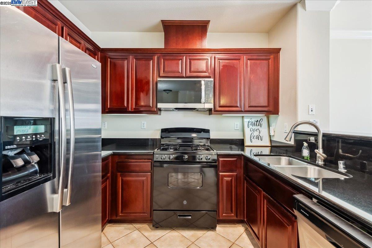 Detail Gallery Image 8 of 46 For 3465 Dublin Blvd. #420,  Dublin,  CA 94568 - 2 Beds | 2/1 Baths