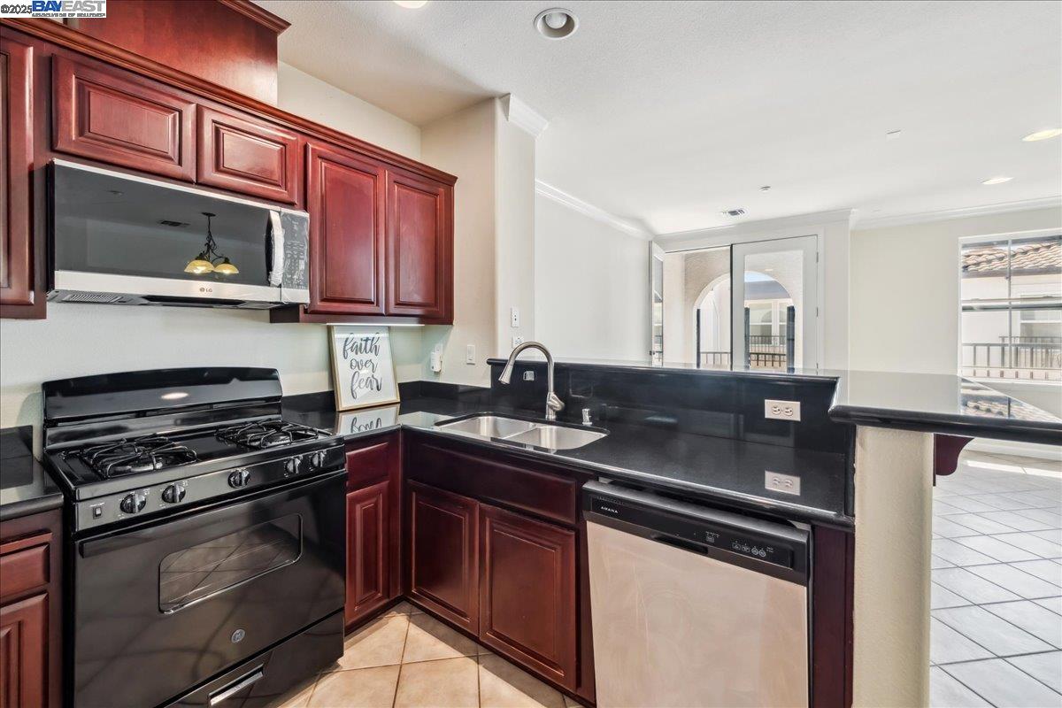 Detail Gallery Image 10 of 46 For 3465 Dublin Blvd. #420,  Dublin,  CA 94568 - 2 Beds | 2/1 Baths