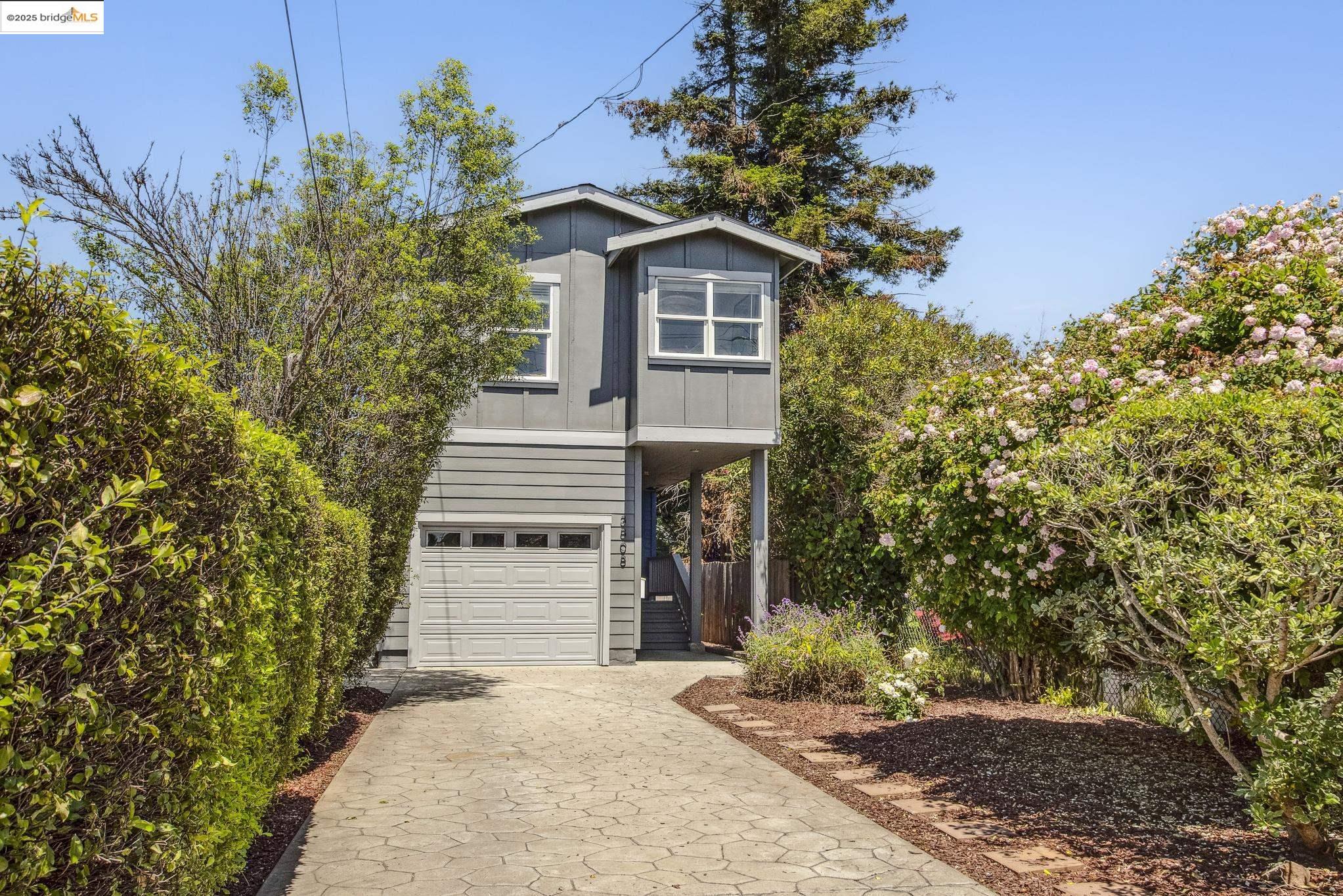 Detail Gallery Image 2 of 23 For 3808 Marion Avenue, Oakland,  CA 94619 - 3 Beds | 1/1 Baths
