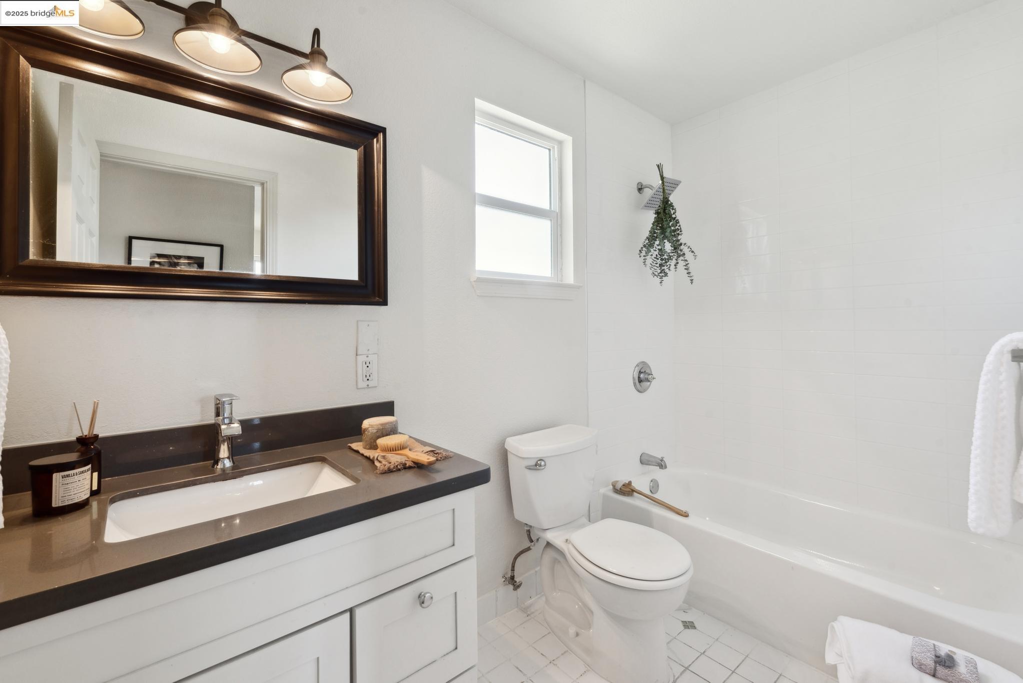 Detail Gallery Image 18 of 23 For 3808 Marion Avenue, Oakland,  CA 94619 - 3 Beds | 1/1 Baths