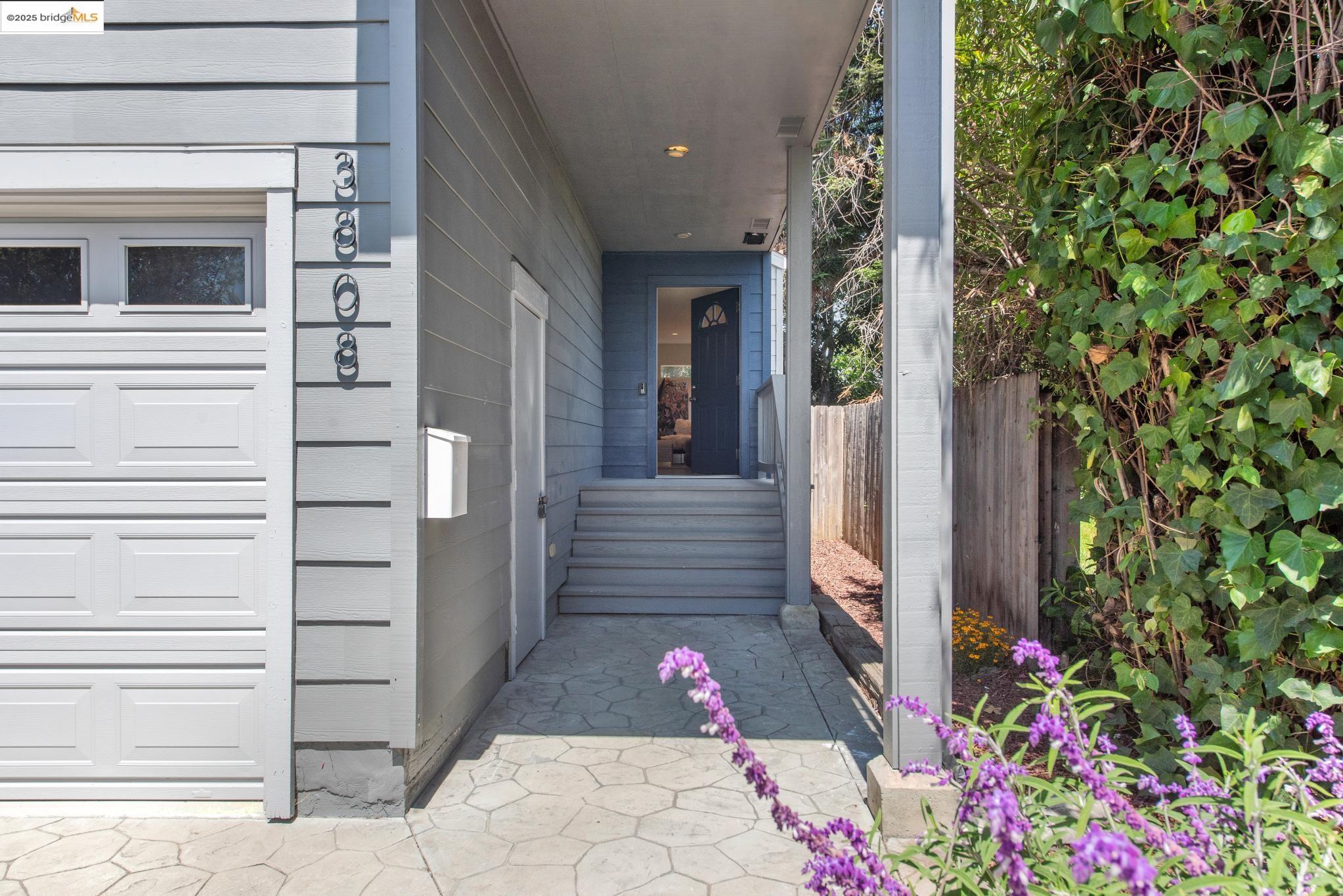 Detail Gallery Image 3 of 23 For 3808 Marion Avenue, Oakland,  CA 94619 - 3 Beds | 1/1 Baths