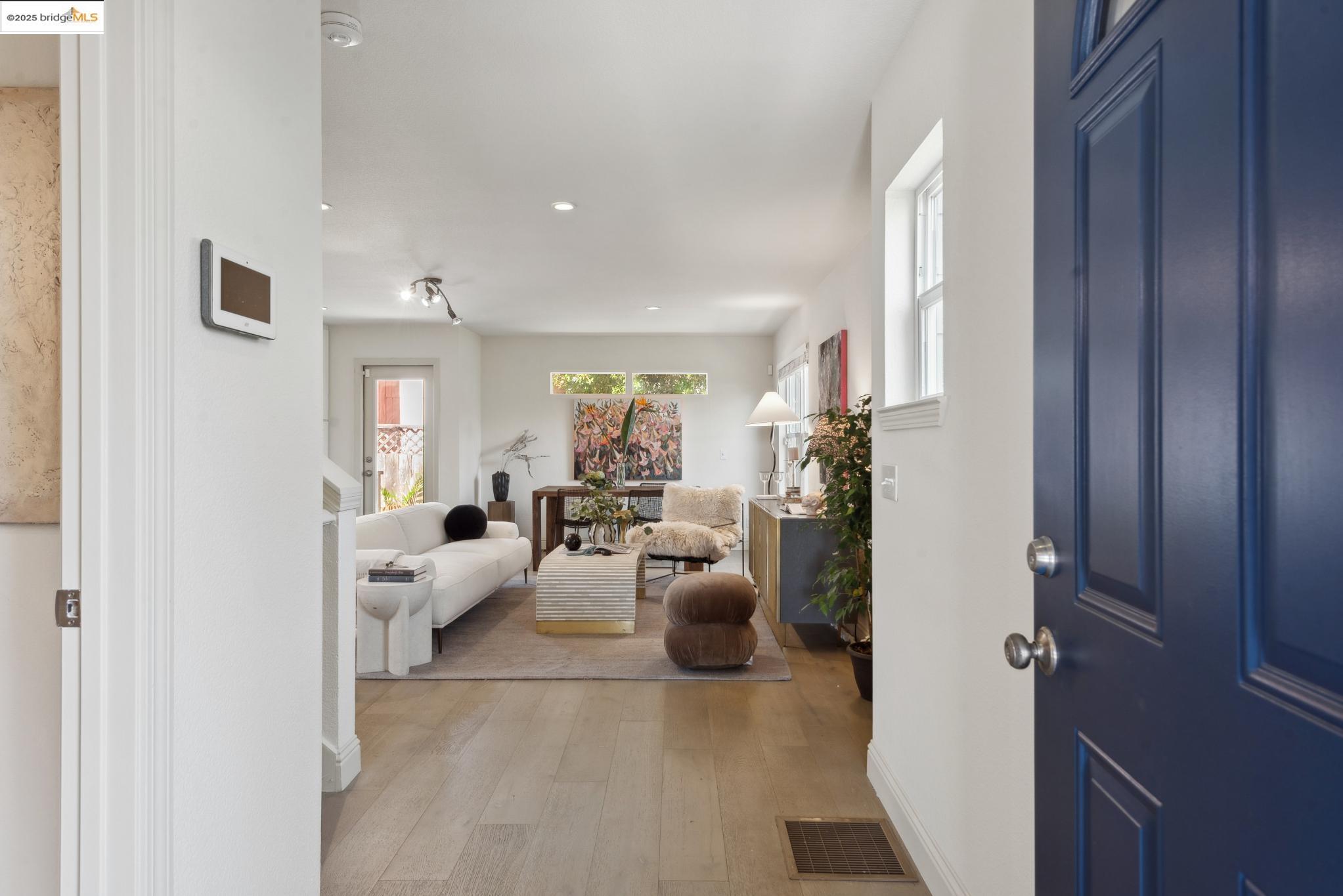 Detail Gallery Image 4 of 23 For 3808 Marion Avenue, Oakland,  CA 94619 - 3 Beds | 1/1 Baths