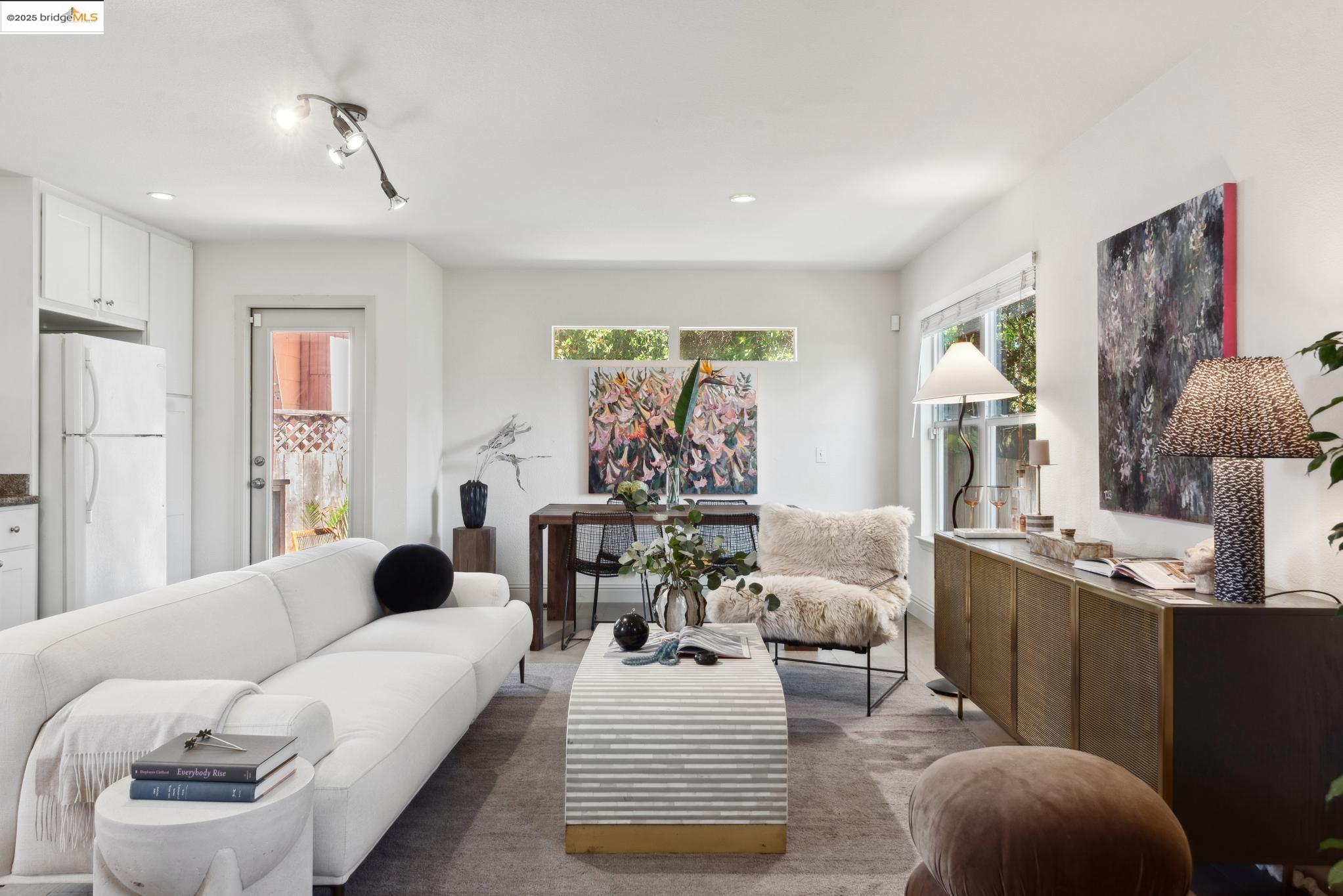 Detail Gallery Image 5 of 23 For 3808 Marion Avenue, Oakland,  CA 94619 - 3 Beds | 1/1 Baths