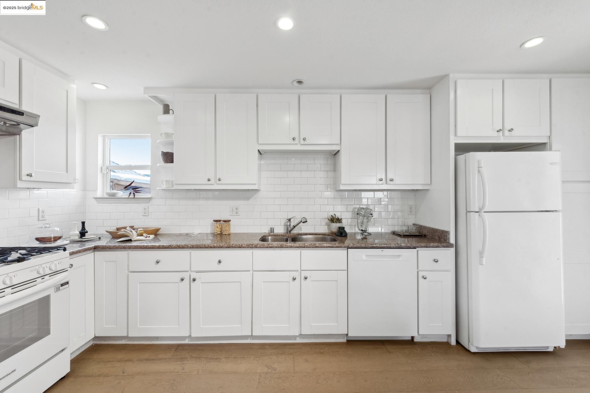 Detail Gallery Image 9 of 23 For 3808 Marion Avenue, Oakland,  CA 94619 - 3 Beds | 1/1 Baths