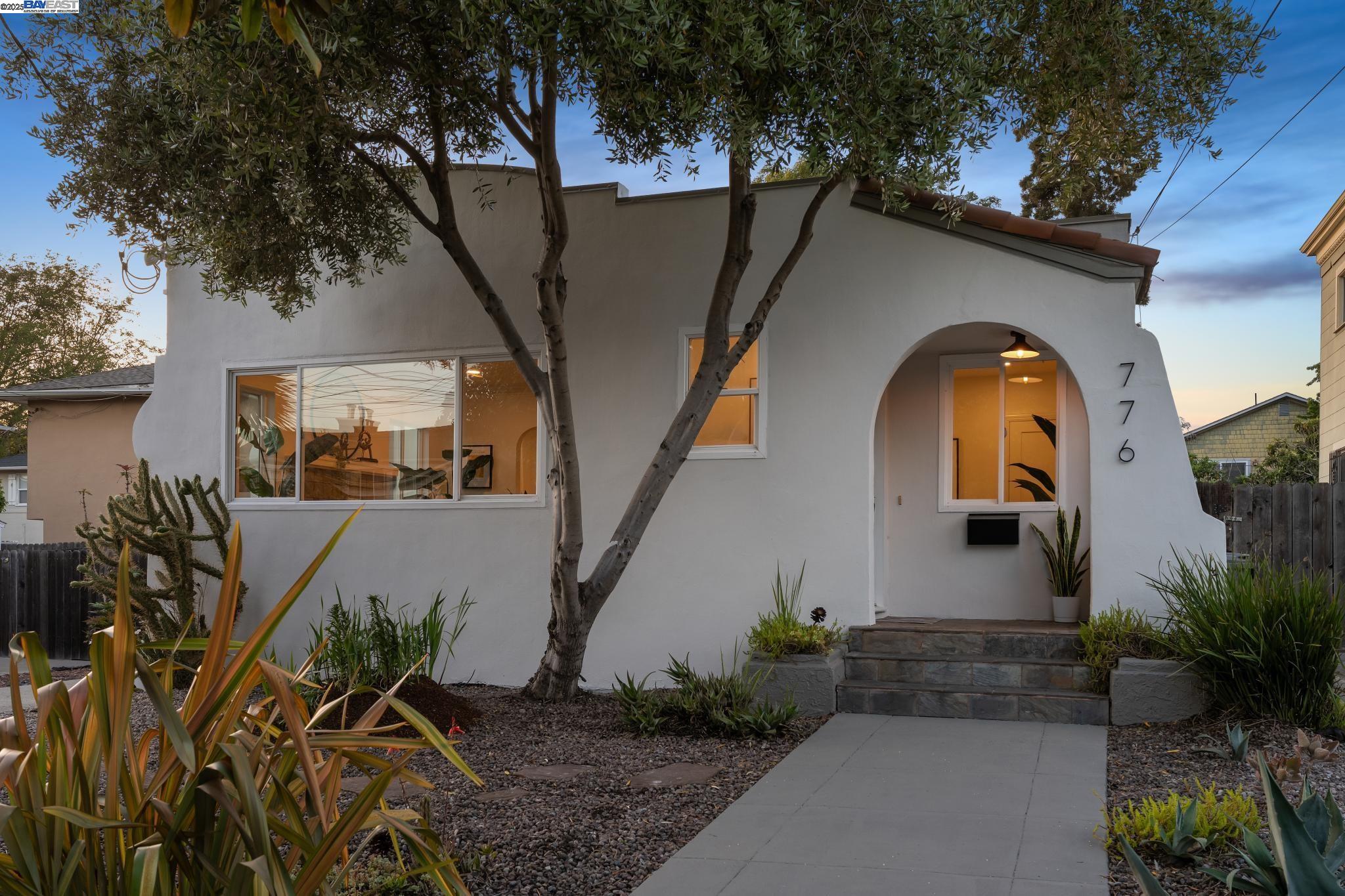 Detail Gallery Image 1 of 46 For 776 60th Street, Oakland,  CA 94609 - 3 Beds | 2 Baths