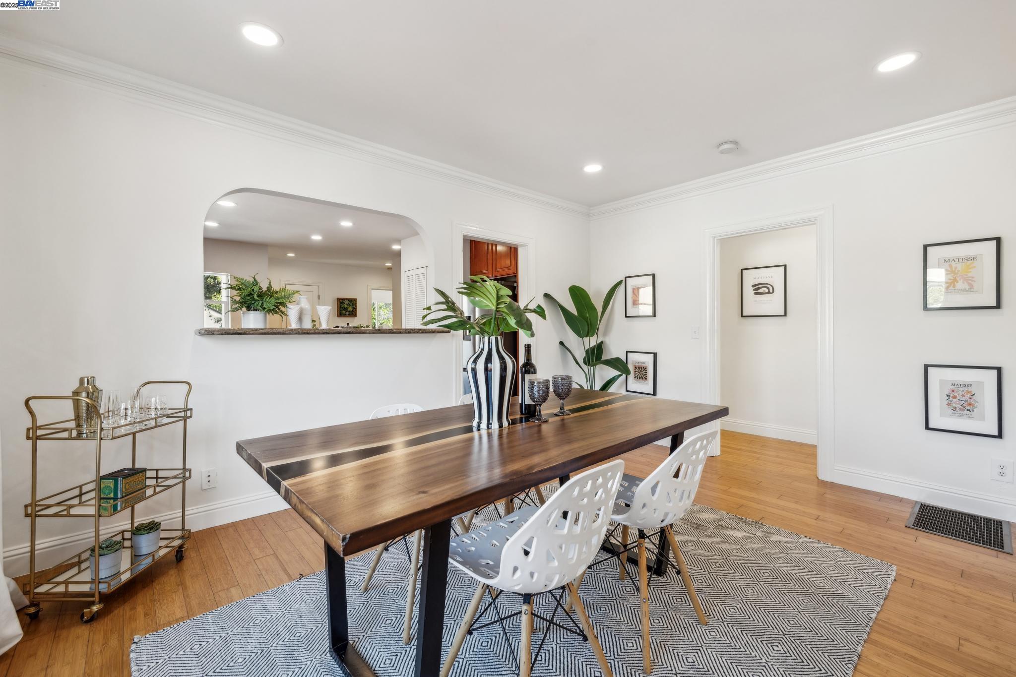 Detail Gallery Image 12 of 46 For 776 60th Street, Oakland,  CA 94609 - 3 Beds | 2 Baths