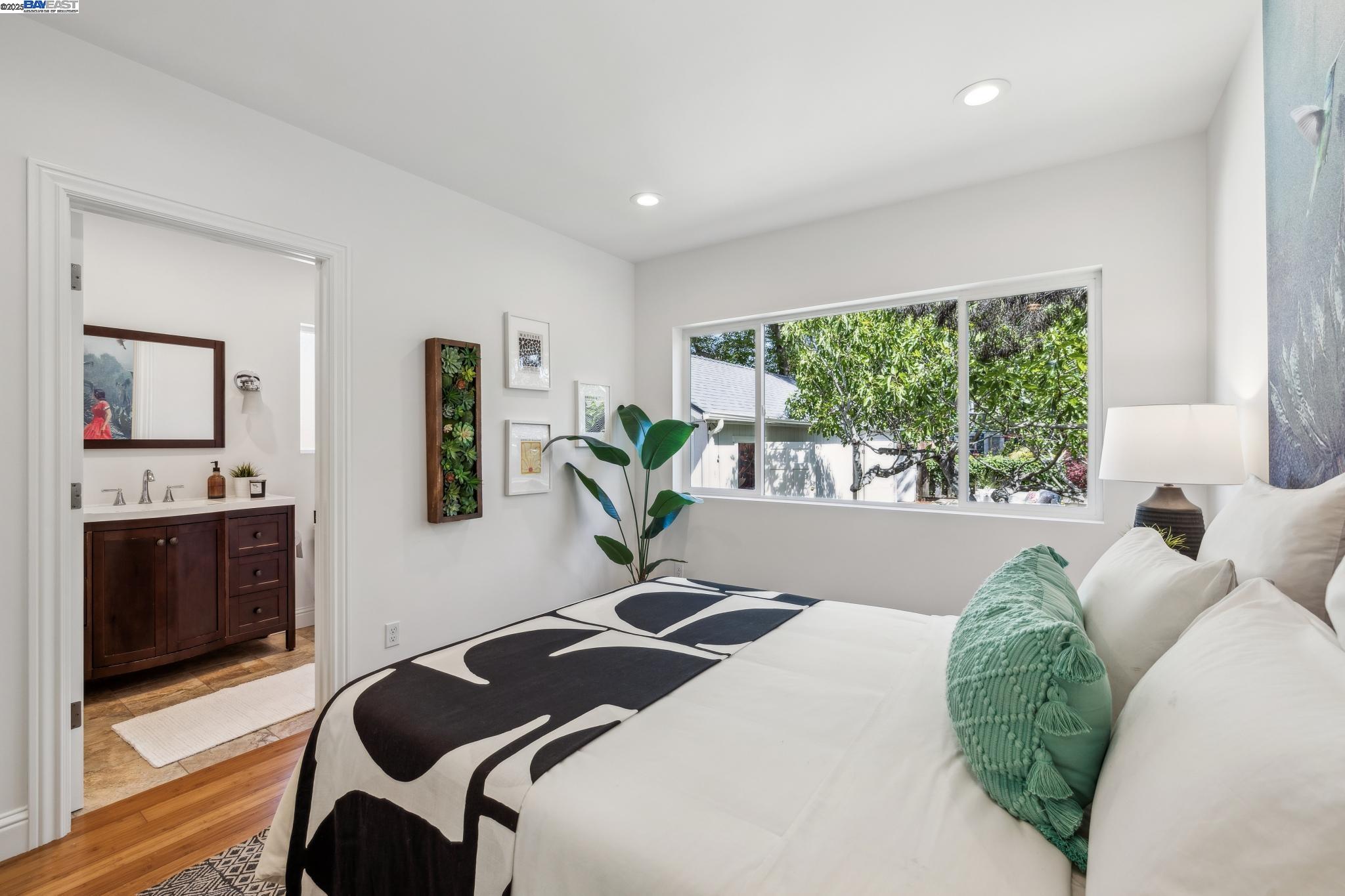 Detail Gallery Image 21 of 46 For 776 60th Street, Oakland,  CA 94609 - 3 Beds | 2 Baths